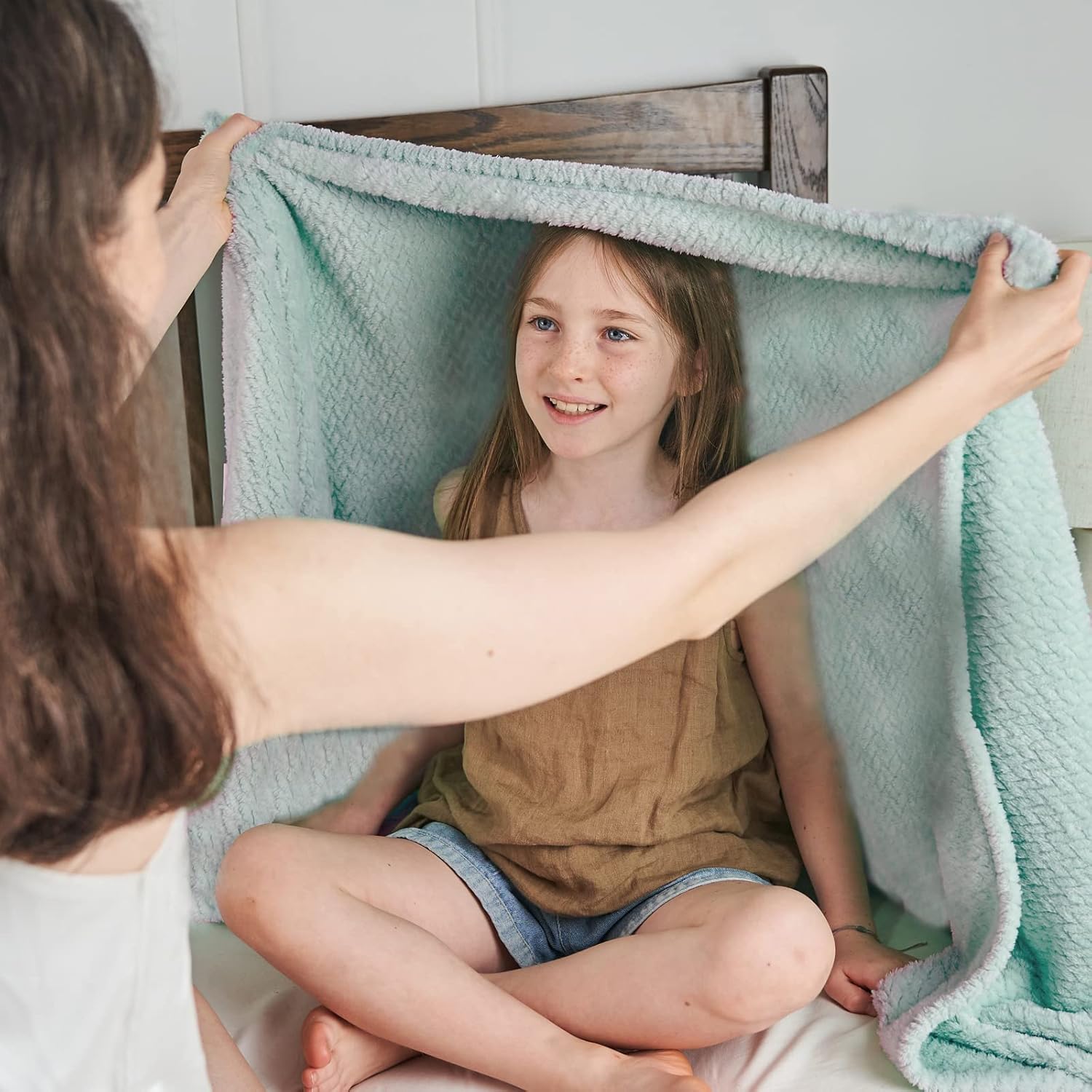 NEWCOSPLAY Super Soft Throw Blanket Deep Purple Rainbow Premium Silky Flannel Fleece Leaves Pattern Lightweight Bed Blanket All Season Use (Deep Purple Rainbow, Throw(50x60))