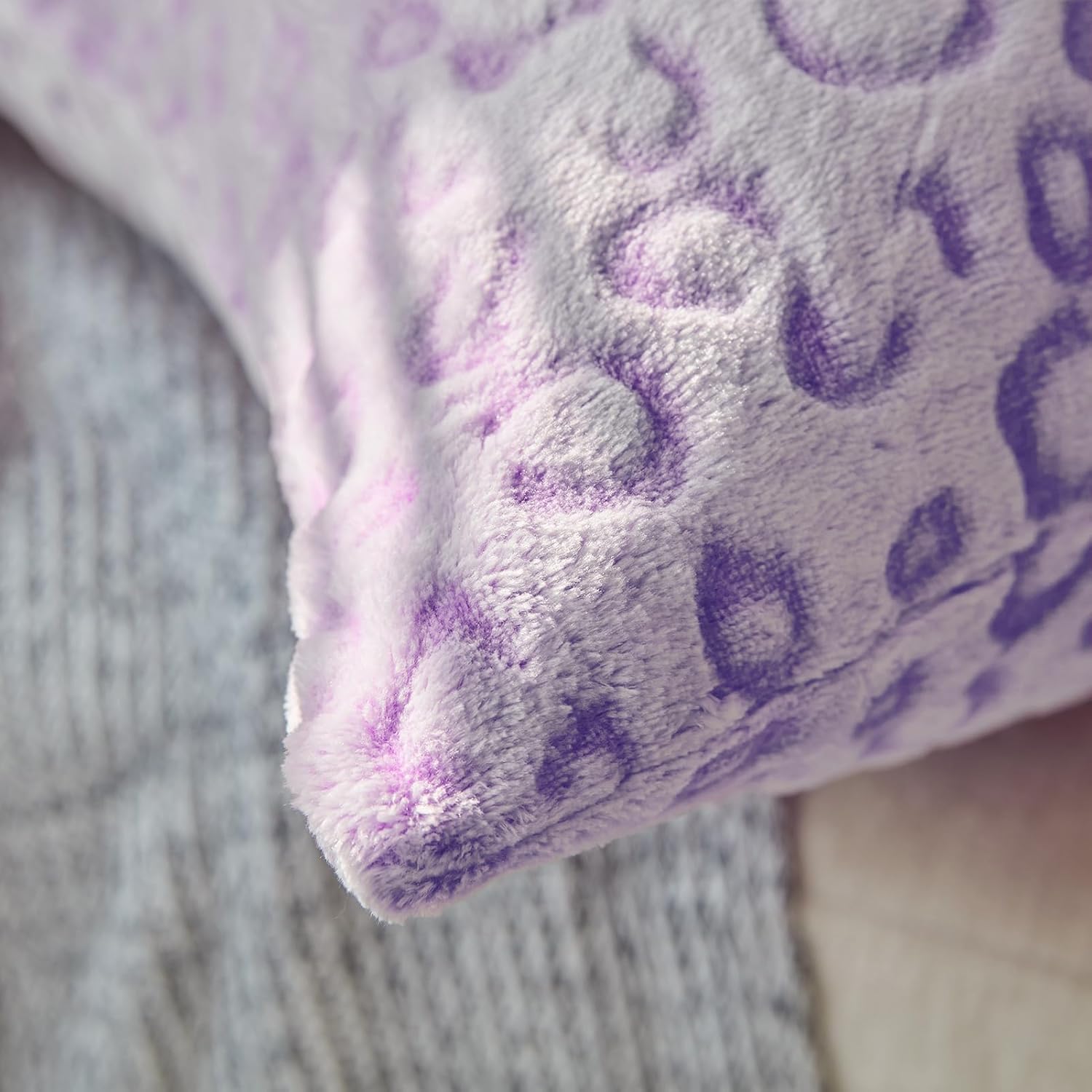 FY Fiber House Set of 2 Leopard Print Pillow Cover Cheetah Decorative Throw Pillow Covers Flannel Fleece Pillowcases for Couch Bed Sofa, 18 x 18 Inch, Pink