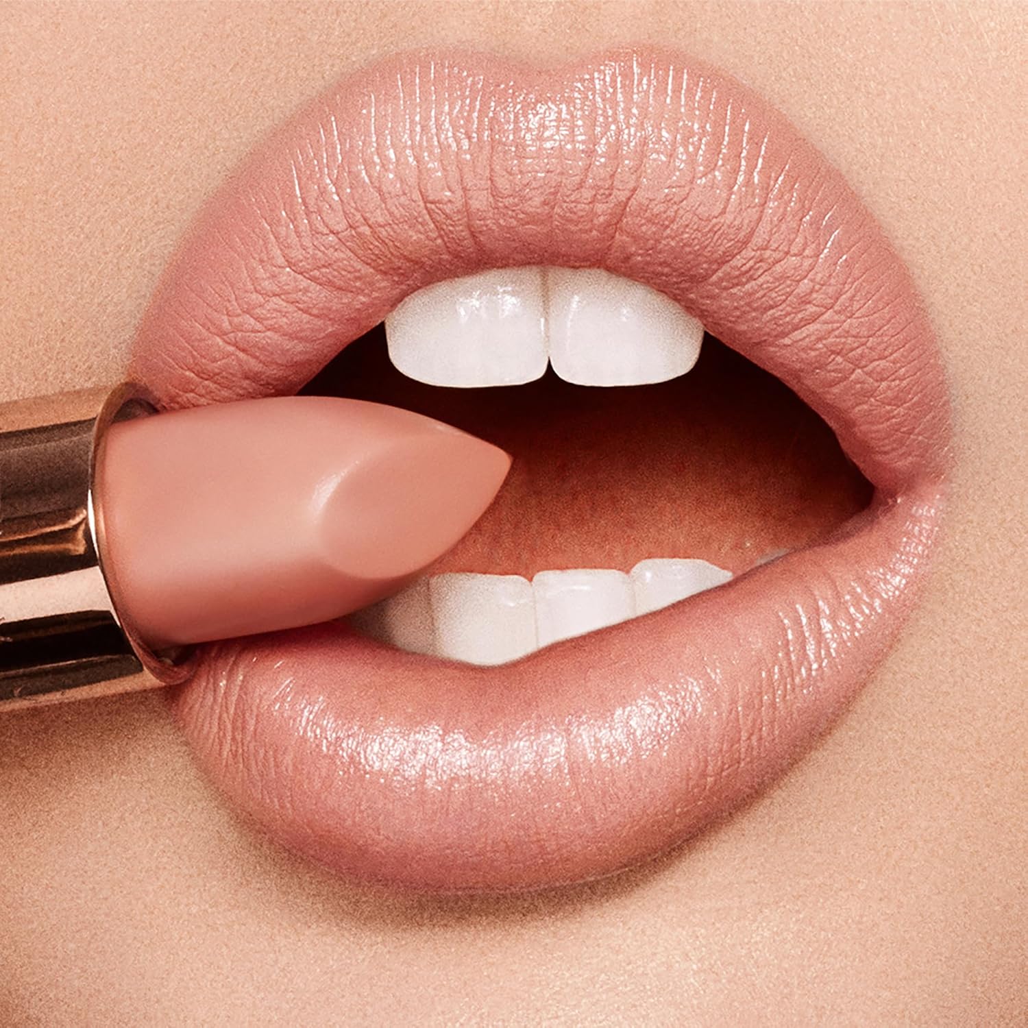 Charlotte Tilbury K.I.S.S.I.N.G Lipstick - Moisturizing & Hydrating Lipstick with Light-Diffusing Pigments for a Luminous Finish & Fuller-Looking Lips