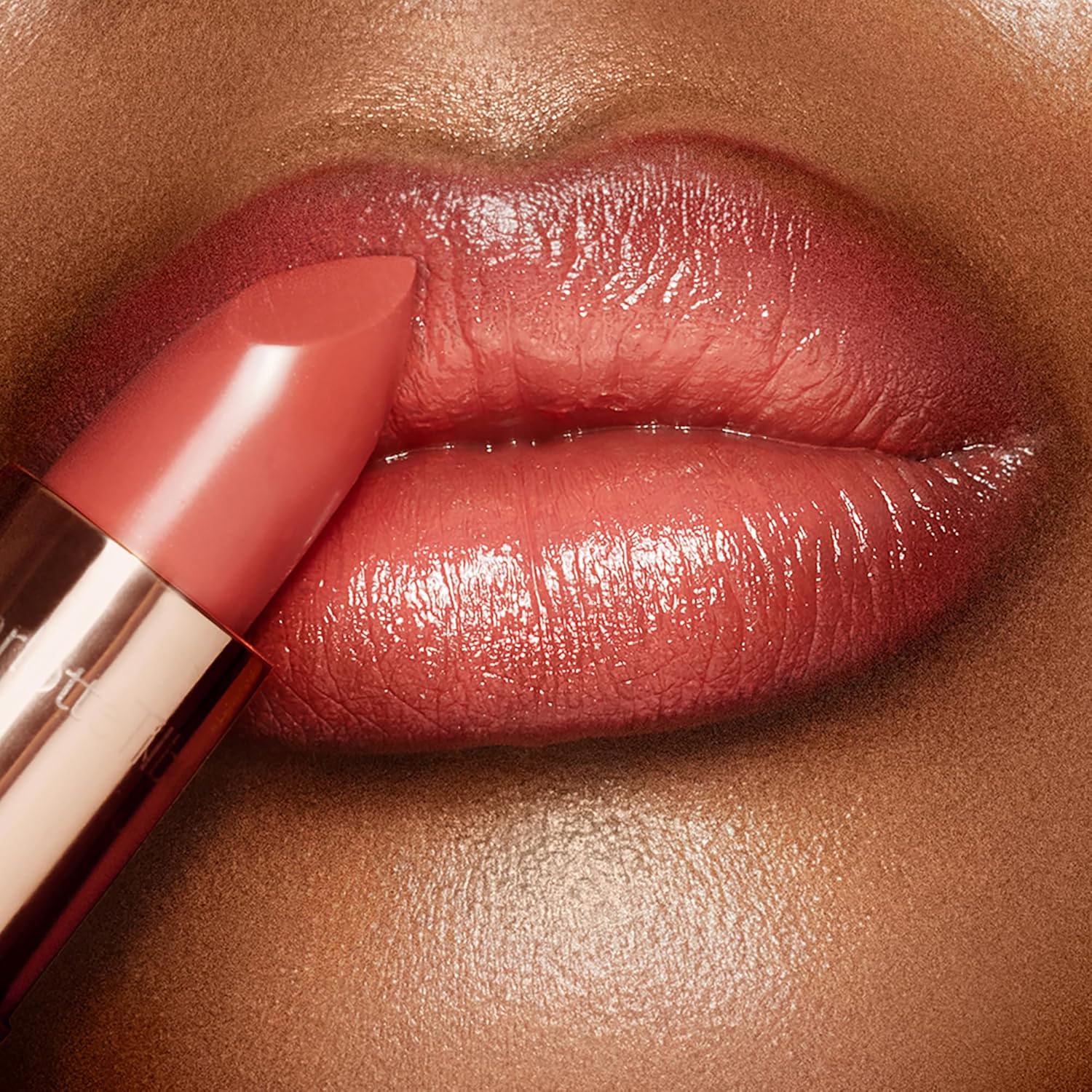 Charlotte Tilbury K.I.S.S.I.N.G Lipstick - Moisturizing & Hydrating Lipstick with Light-Diffusing Pigments for a Luminous Finish & Fuller-Looking Lips