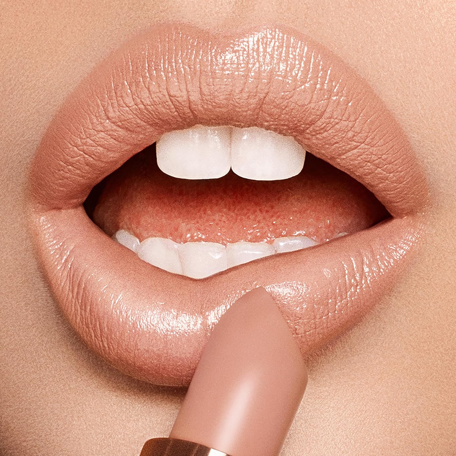 Charlotte Tilbury K.I.S.S.I.N.G Lipstick - Moisturizing & Hydrating Lipstick with Light-Diffusing Pigments for a Luminous Finish & Fuller-Looking Lips