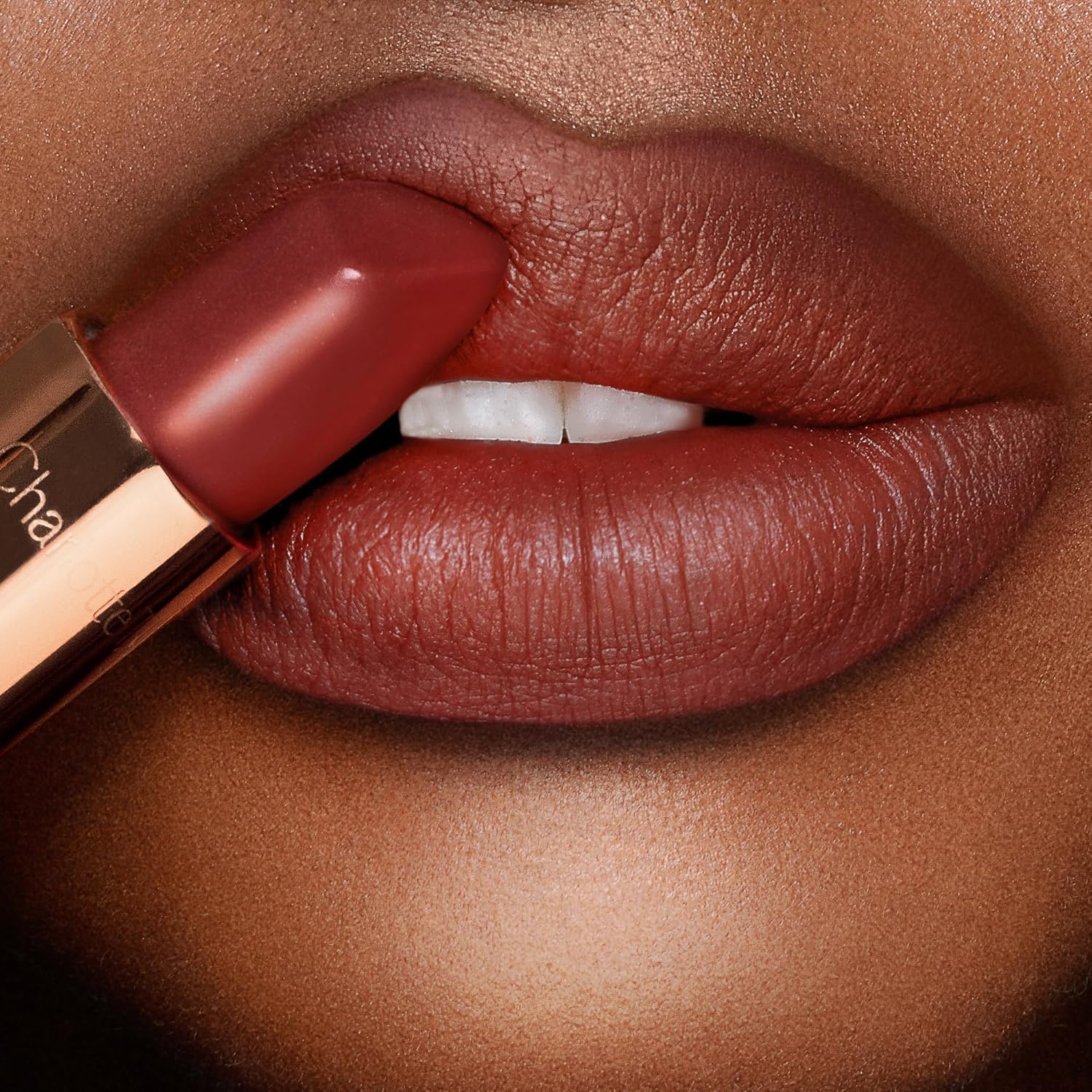 Charlotte Tilbury Matte Revolution Lipstick - Long Lasting, Matte Lipstick with Buildable Color & Lip-Loving Ingredients - Creamy, Easy to Blend Formula