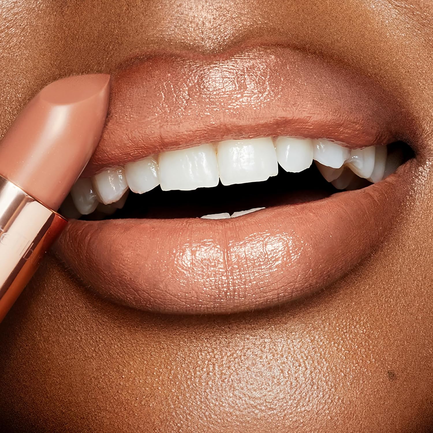 Charlotte Tilbury K.I.S.S.I.N.G Lipstick - Moisturizing & Hydrating Lipstick with Light-Diffusing Pigments for a Luminous Finish & Fuller-Looking Lips