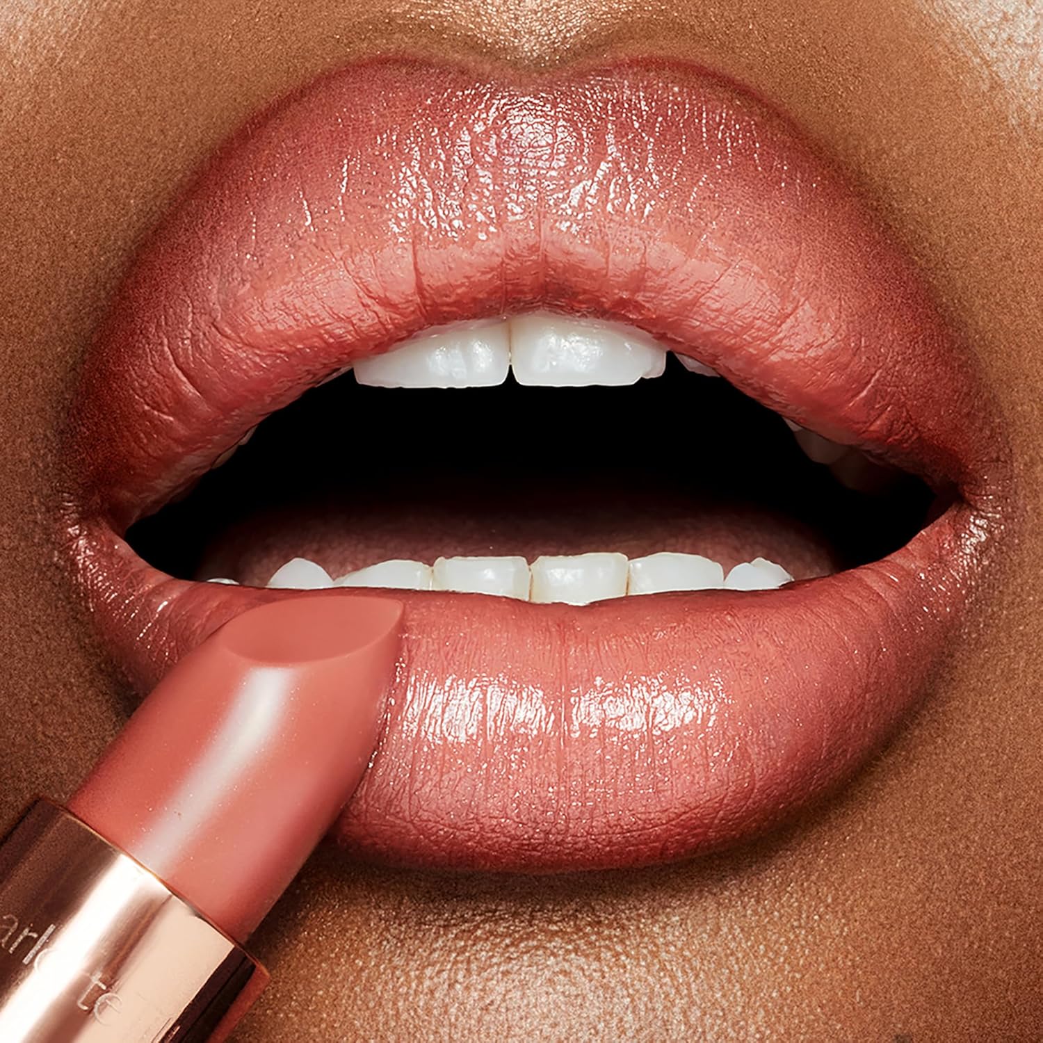 Charlotte Tilbury K.I.S.S.I.N.G Lipstick - Moisturizing & Hydrating Lipstick with Light-Diffusing Pigments for a Luminous Finish & Fuller-Looking Lips