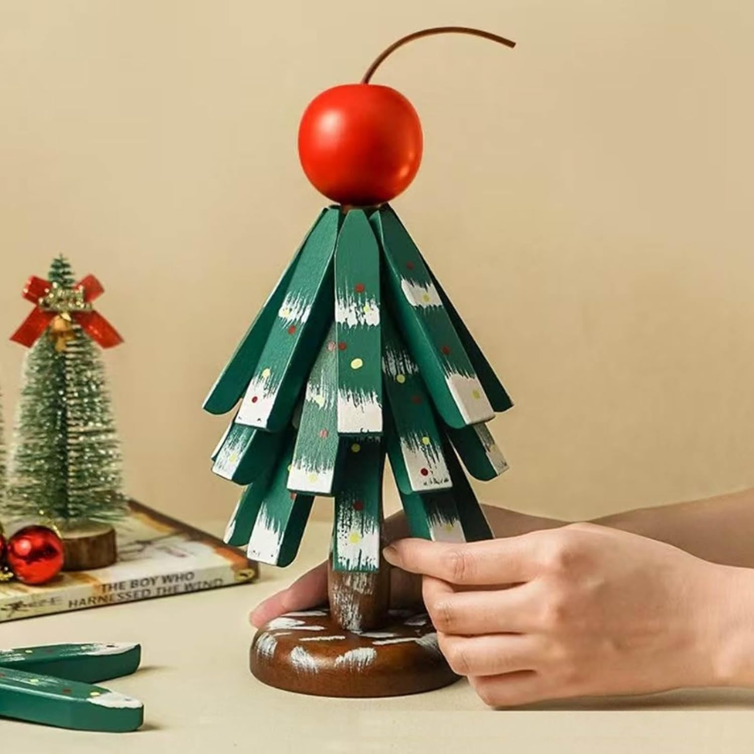 Premium Wooden Christmas Tree Trivet Set for Hot Dishes - Heat Resistant Table Pad, Decorative Coaster for Holiday Dining, Easy to Clean & Stackable Storage (Leaf-Shaped Round)