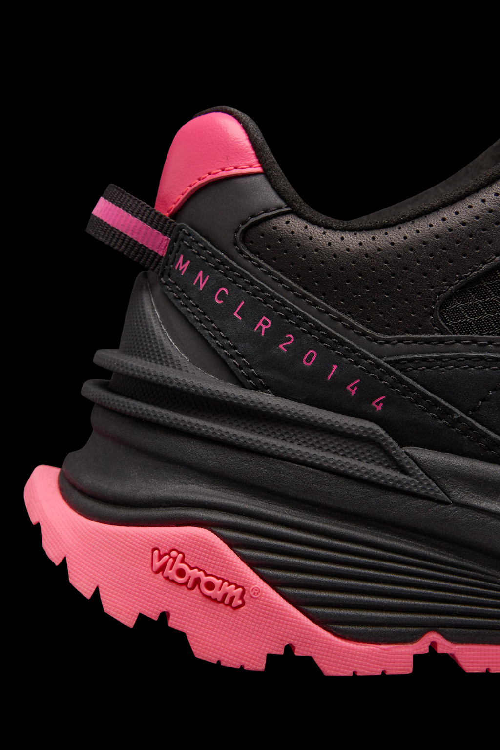 Lite Runner Low Top Sneakers