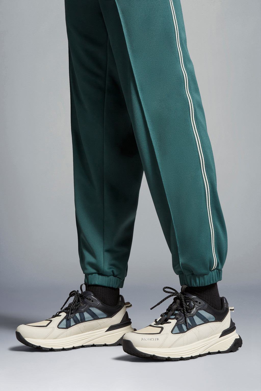 Lite Runner Low Top Sneakers