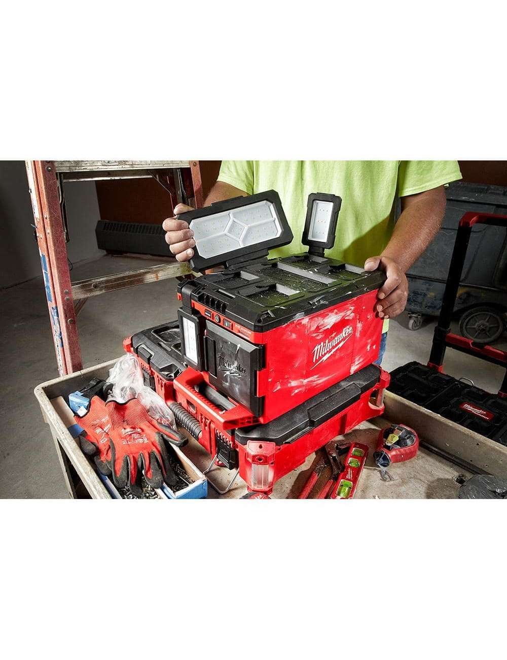 M18 18-Volt Lithium-Ion Cordless PACKOUT 3000 Lumens LED Light with Built-In Charger