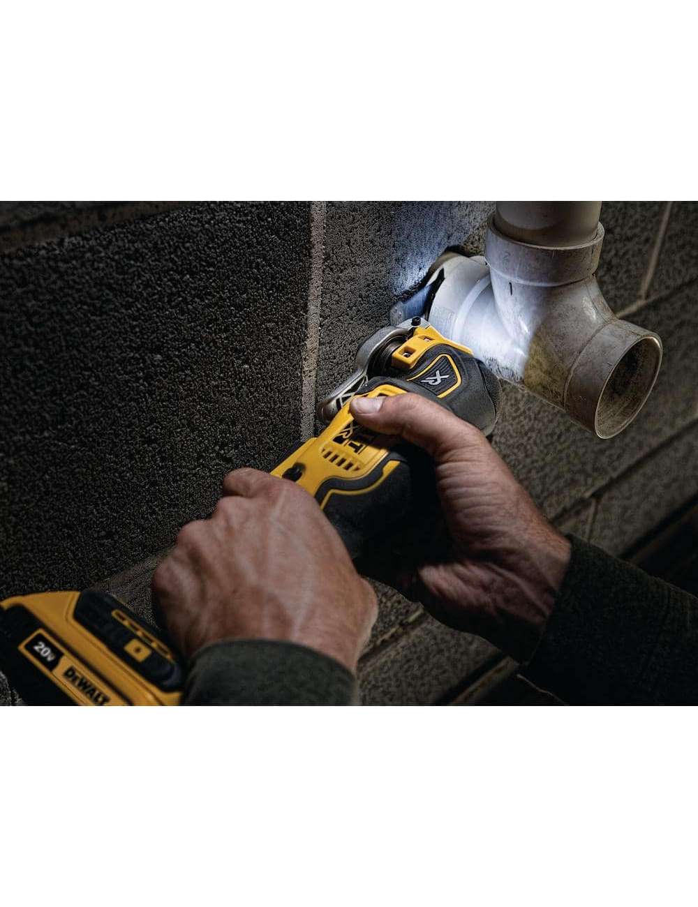 20V MAX XR Cordless Brushless 3-Speed Oscillating Multi Tool with (1) 20V 1.5Ah Battery and Charger