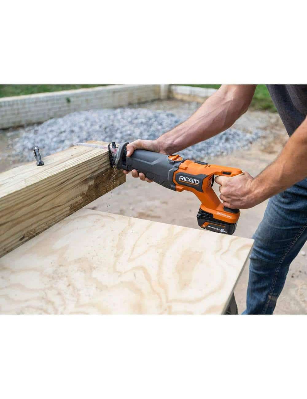 18V 6.0 Ah and 4.0 Ah MAX Output Lithium-Ion Batteries and Charger Kit with Bag