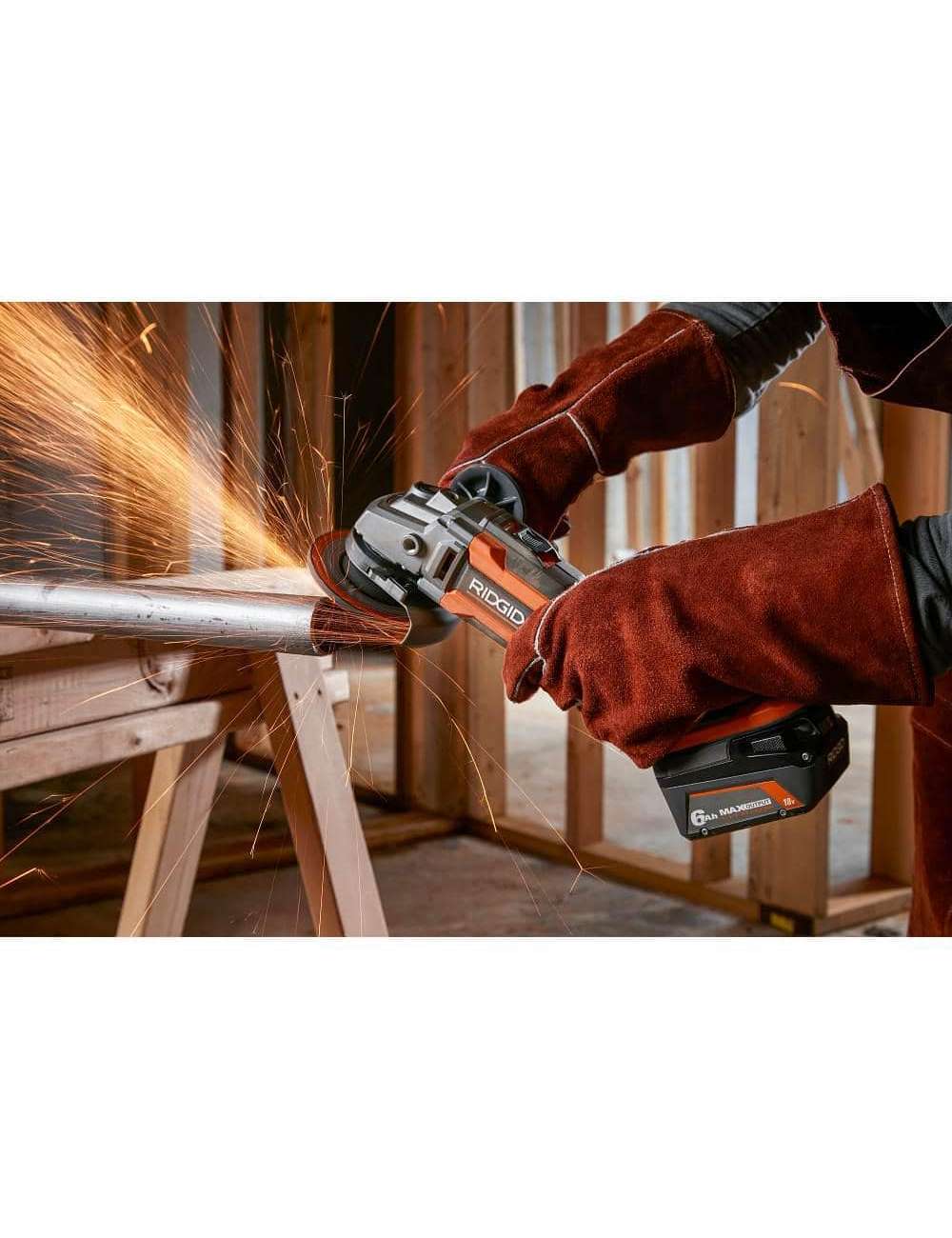 18V 6.0 Ah and 4.0 Ah MAX Output Lithium-Ion Batteries and Charger Kit with Bag