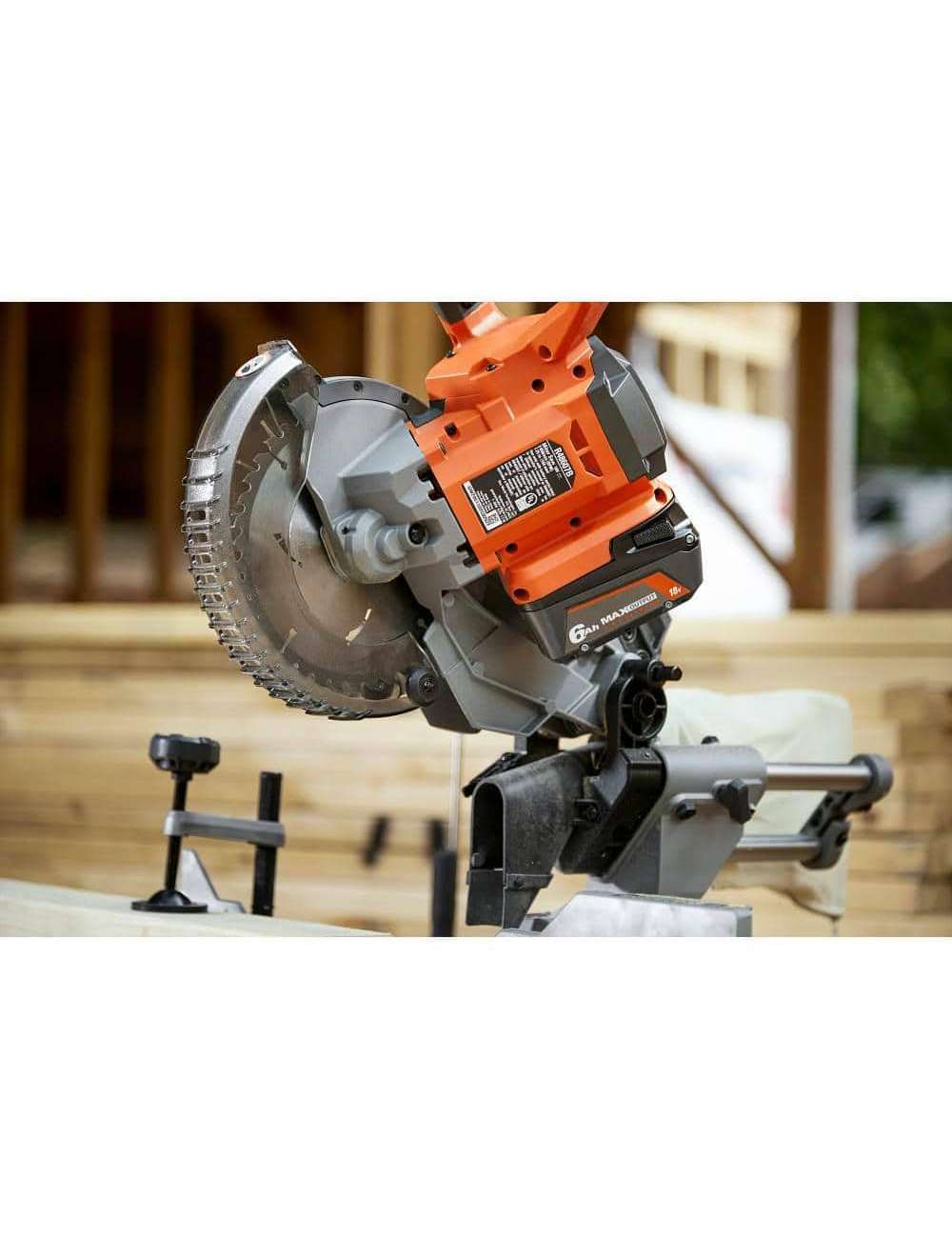 18V 6.0 Ah and 4.0 Ah MAX Output Lithium-Ion Batteries and Charger Kit with Bag