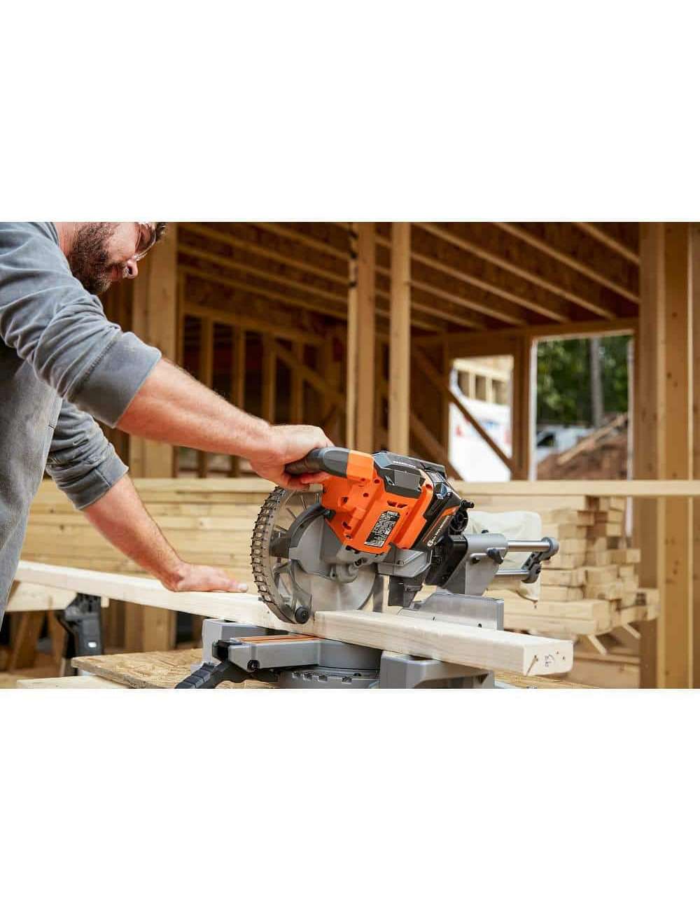 18V 6.0 Ah and 4.0 Ah MAX Output Lithium-Ion Batteries and Charger Kit with Bag