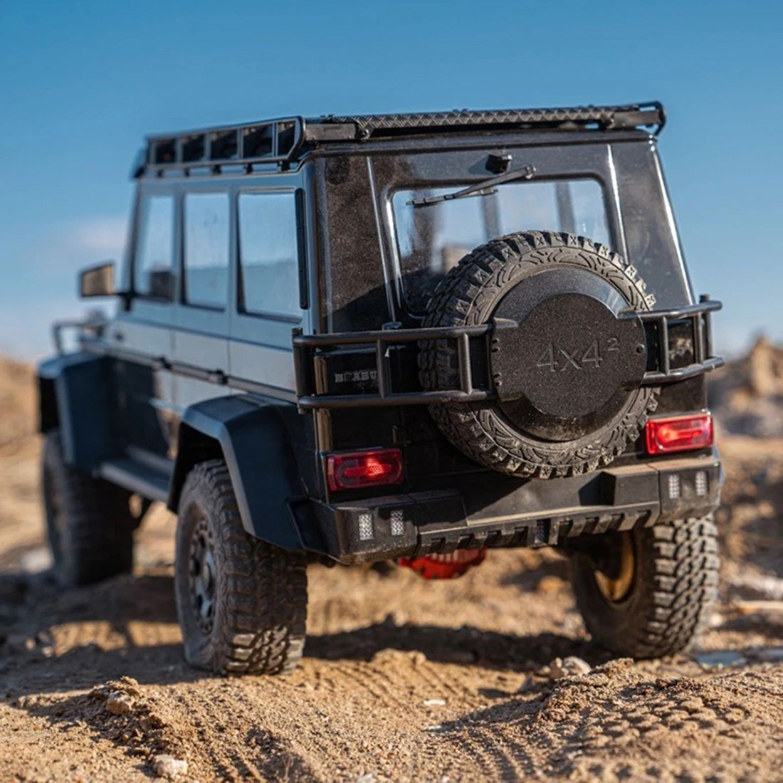 Traction Hobby KM5 1/8 Scale 2.4G RC Crawler Car Off-road Vehicle Climbing Model Car Toy