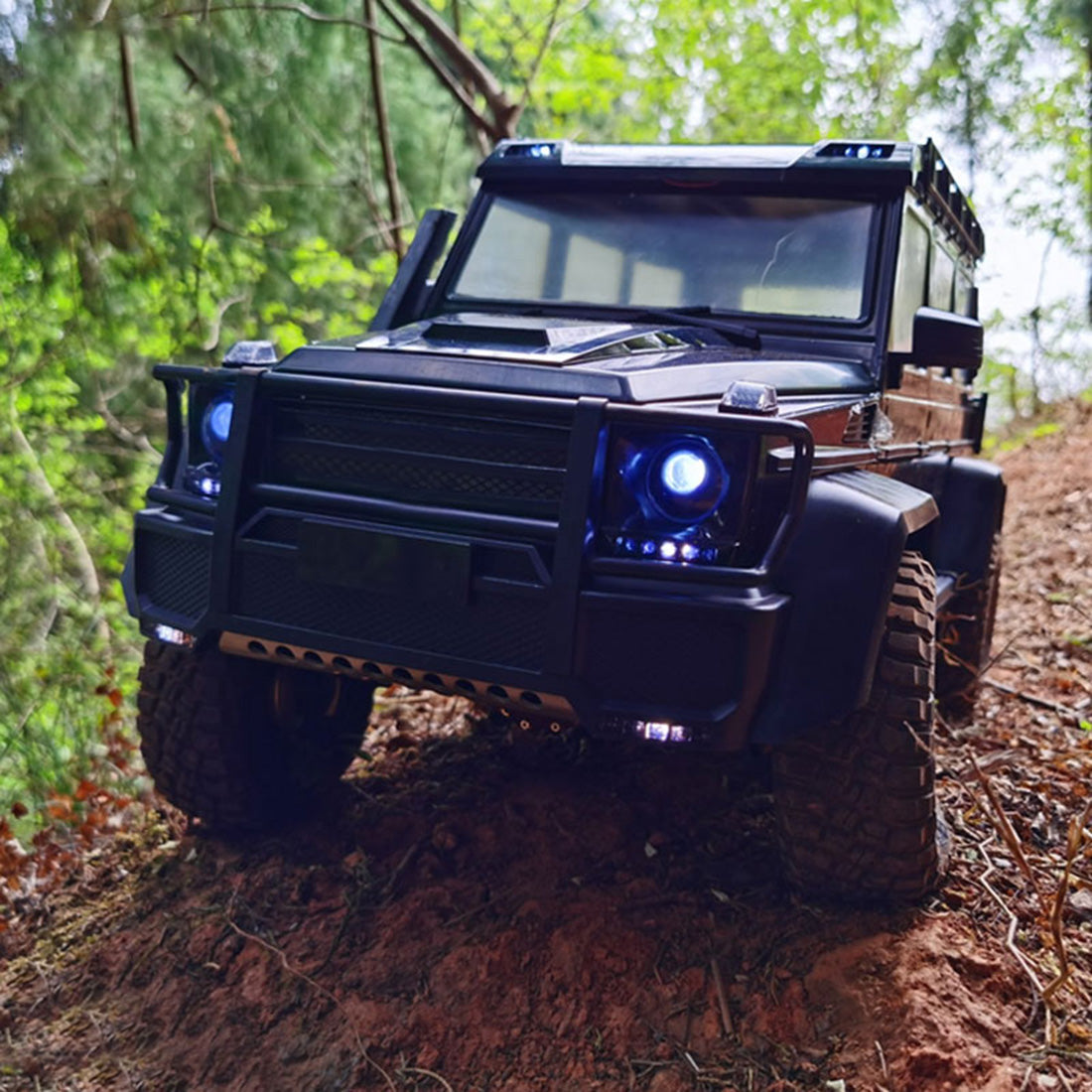 Traction Hobby KM5 1/8 Scale 2.4G RC Crawler Car Off-road Vehicle Climbing Model Car Toy