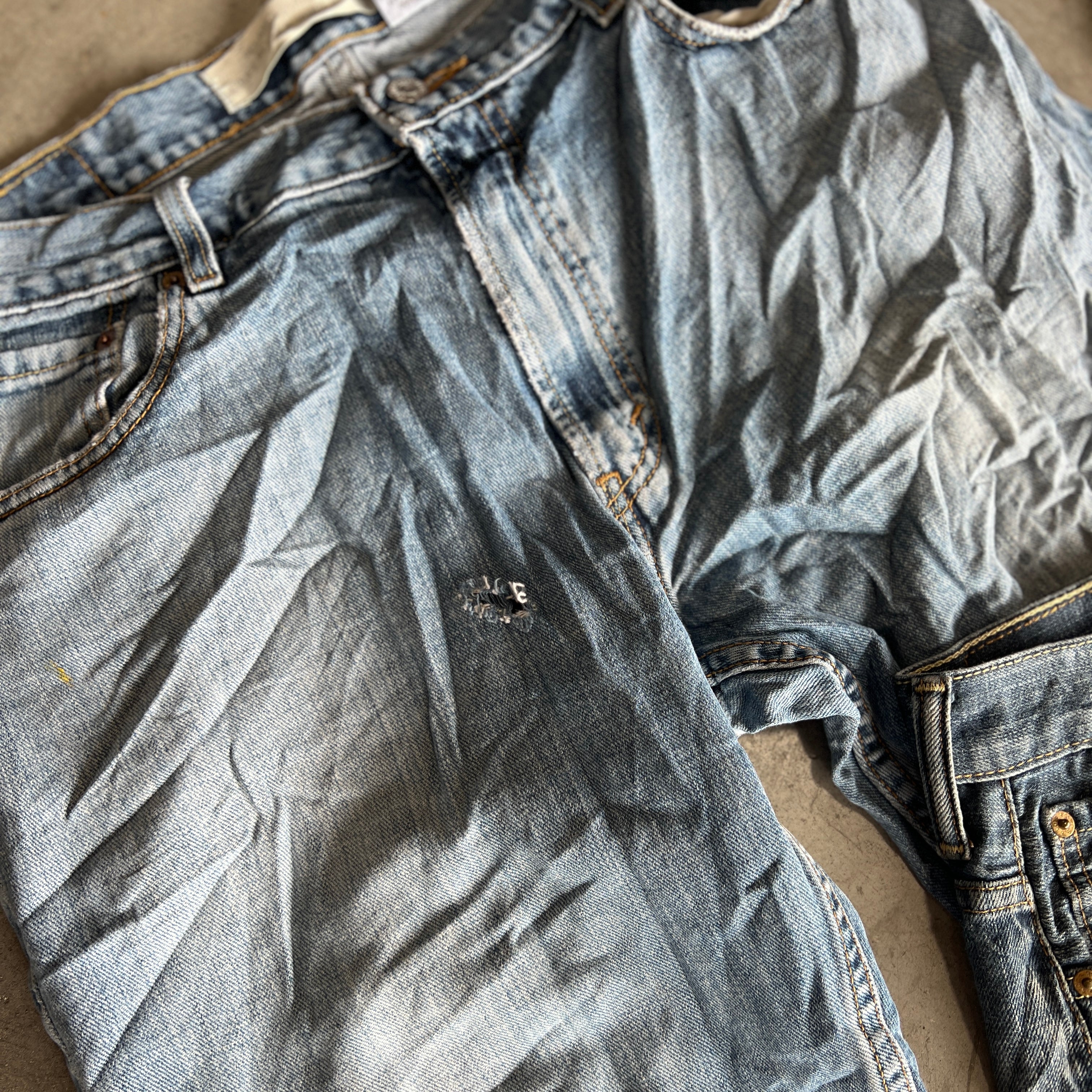 100lb  Jeans All Sizes B Grade Bale