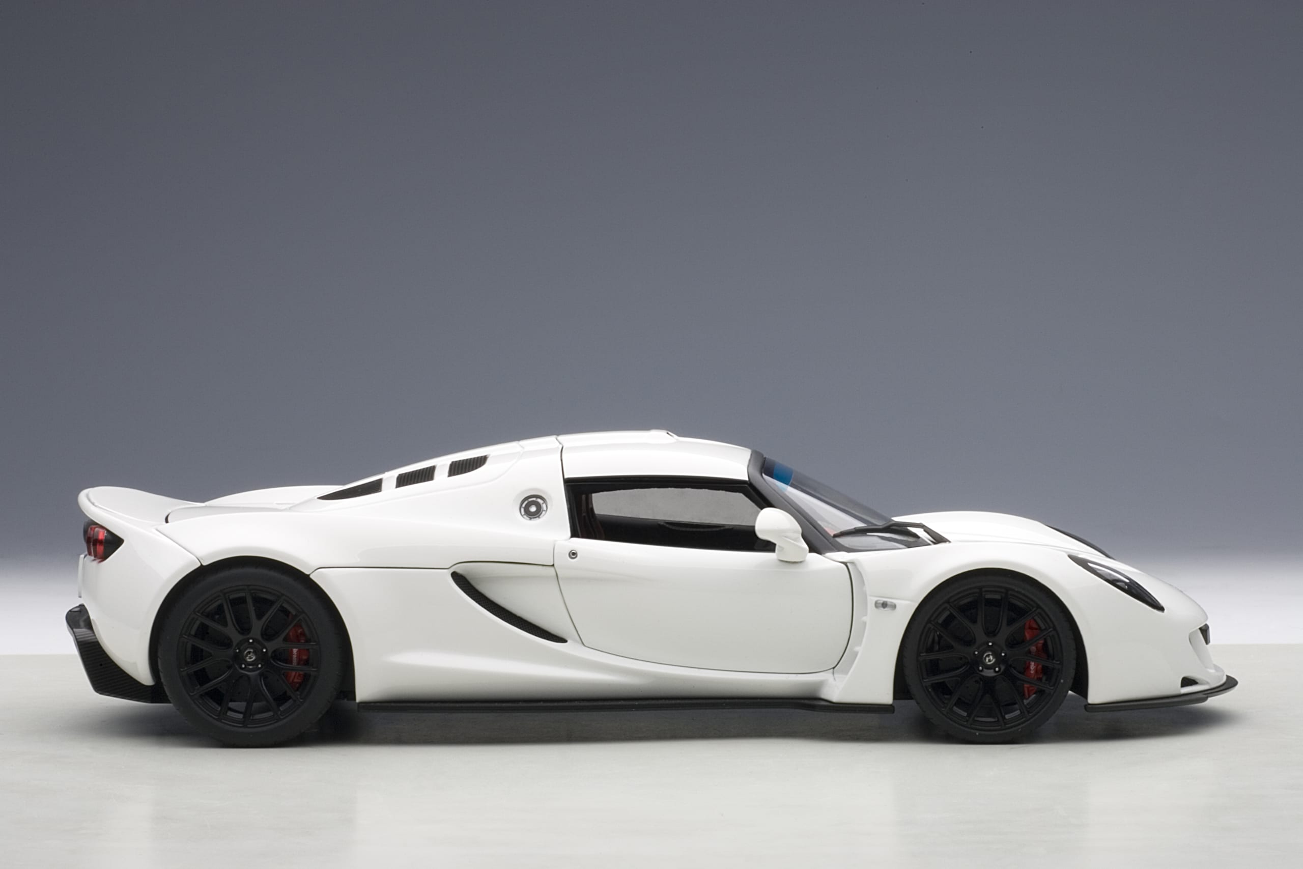 AUTOart 1:18 Hennessey Venom GT Spyder (White) 75404