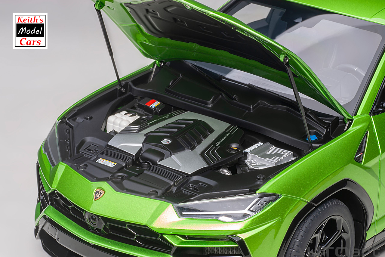[1/18 Scale] Lamborghini Urus in Verde Selvans by AUTOart Models