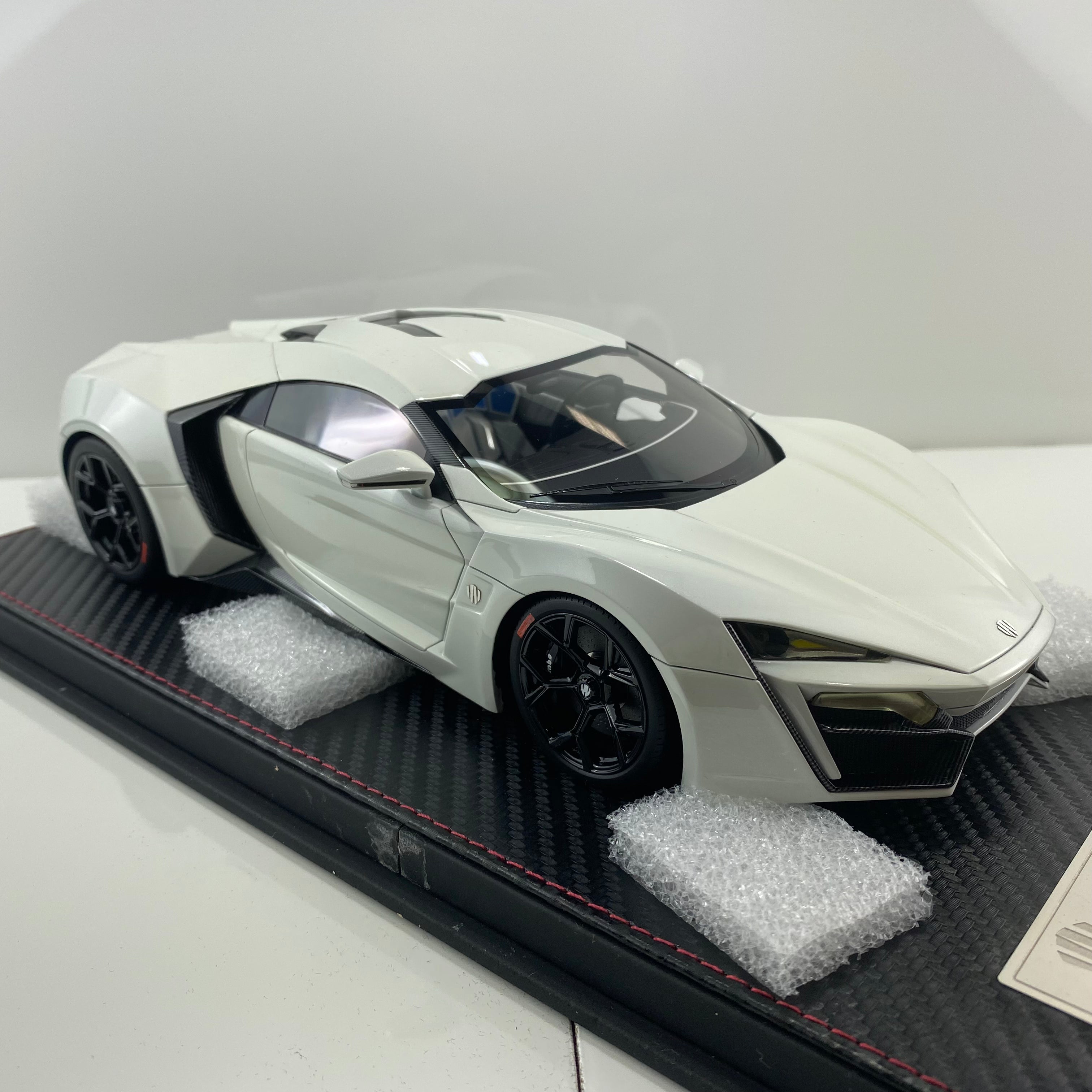 Frontiart 1:18 W Motor Lykan Hypersport Pearl White F030-29