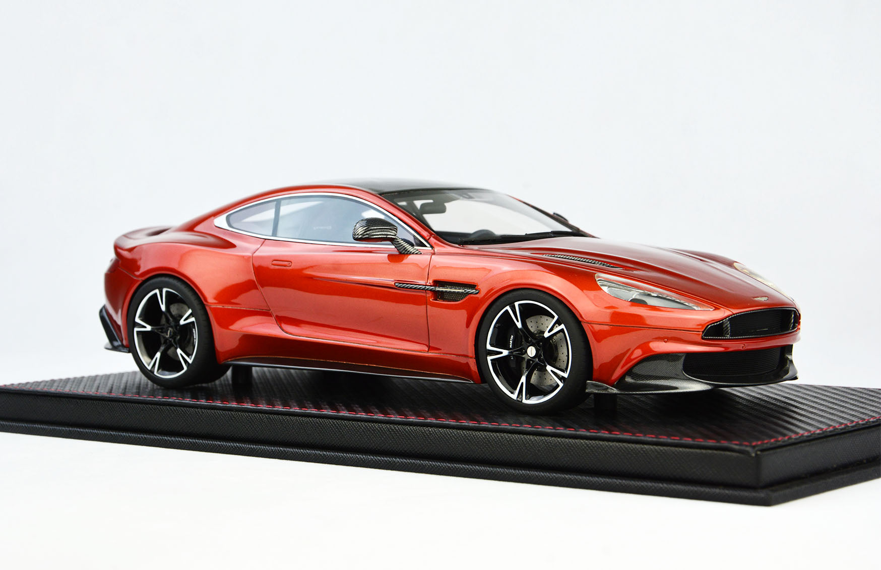 Frontiart AvanStyle 1:18 Aston Martin Vanquish S Copper AS018-12
