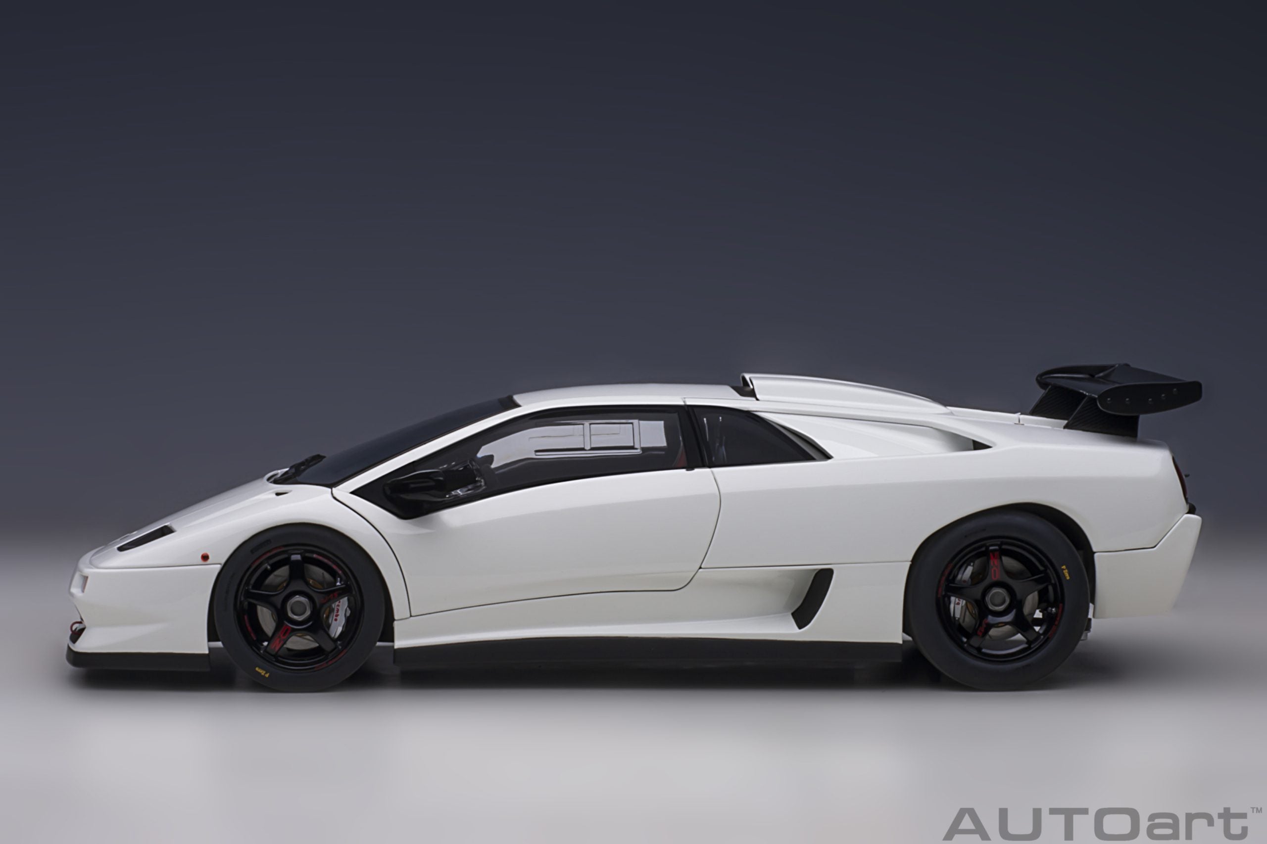 AUTOart 1:18 Lamborghini Diablo SV-R (Impact White) 79149
