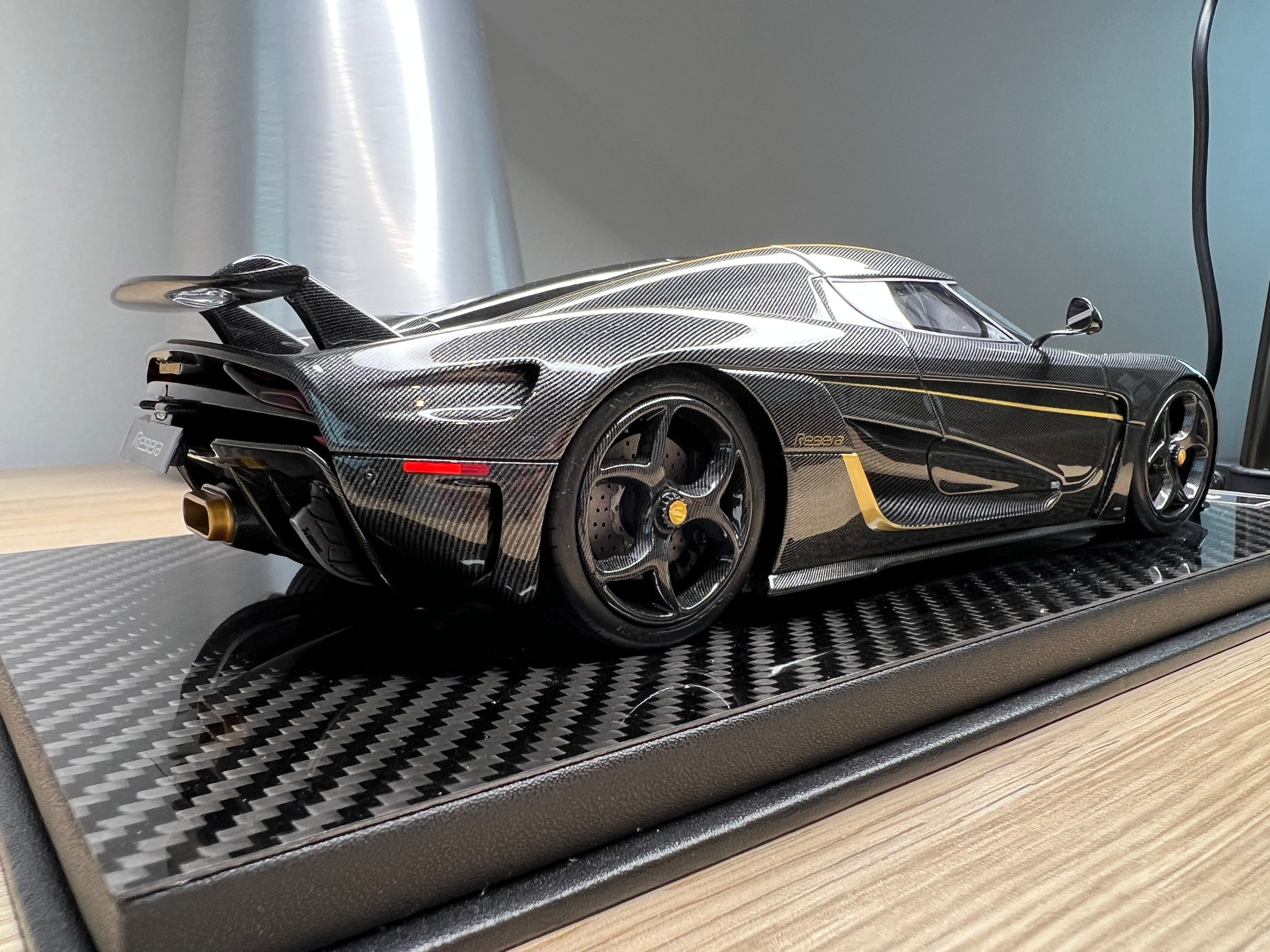 Koenigsegg Regera Golden Knight - 1:18
