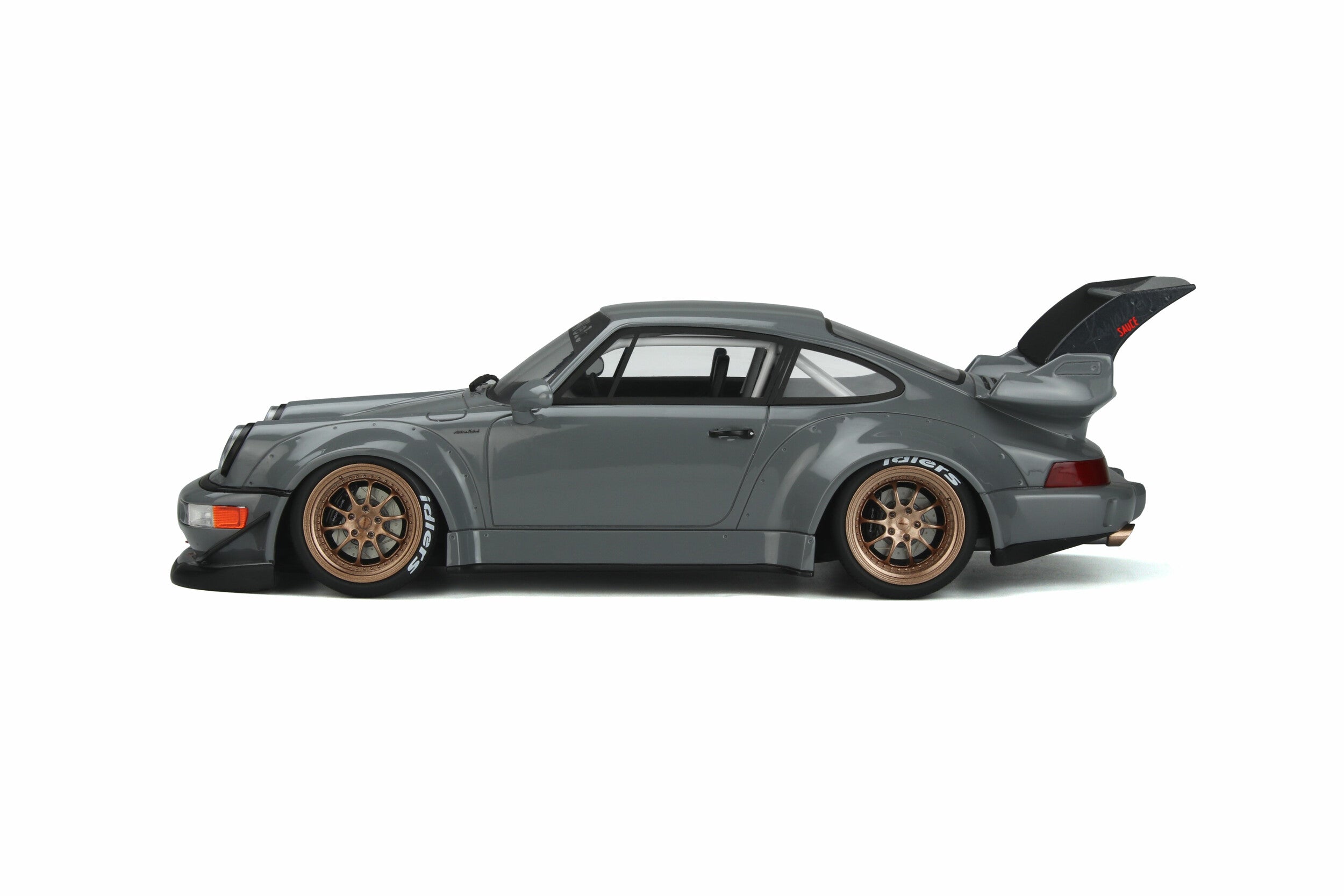 GT Spirit 1:18 Porsche 993 RWB Akiba Edition