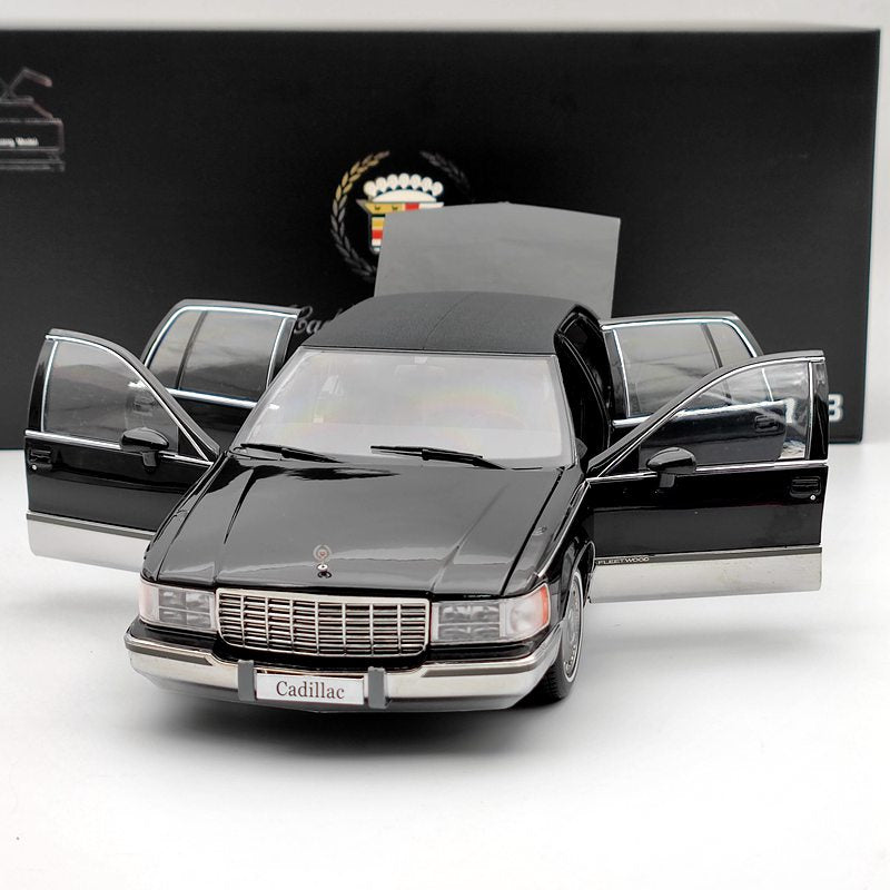 GM 1:18 1993 Cadillac Fleetwood Sedan Black Diecast Model Car Edition Collection