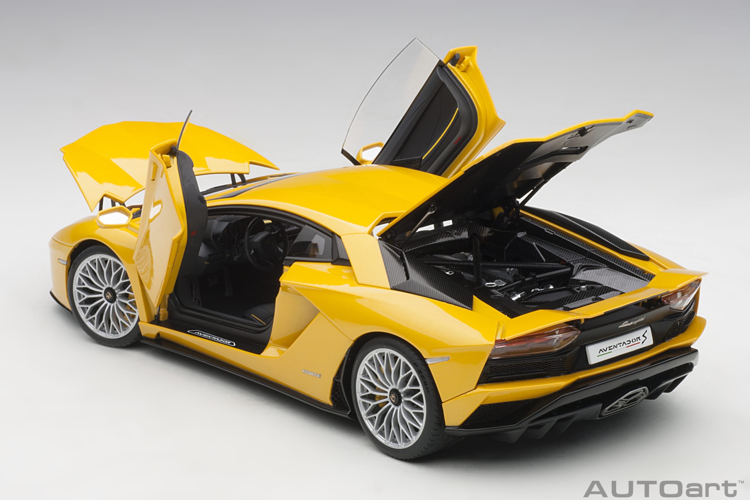 AUTOart 1:18 Lamborghini Aventador S (Yellow Orion) 79132