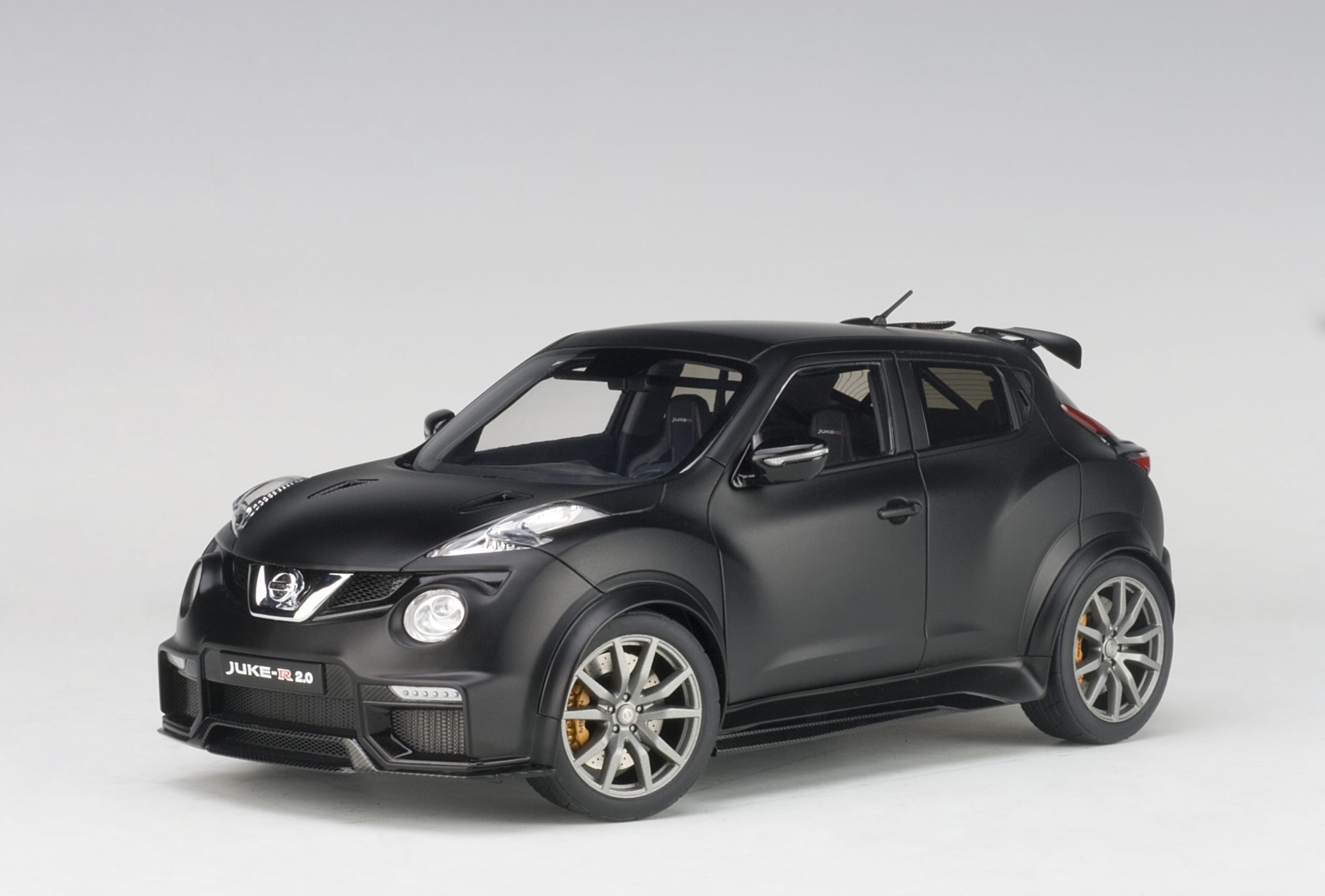AUTOart 1:18 Nissan Juke-R 2.0 (Matt Black) 77458