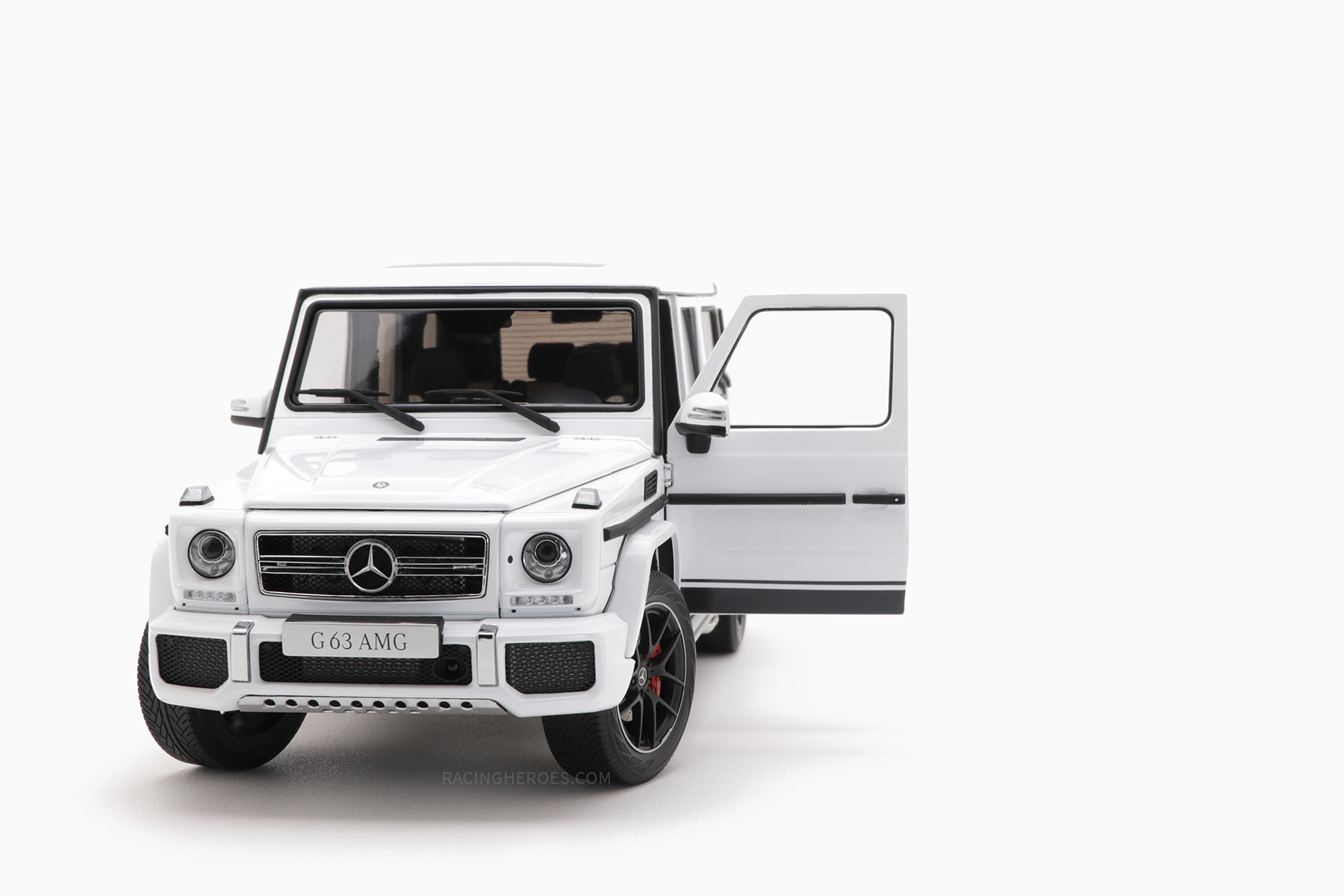 Mercedes-AMG G 63 (W463) 463 Edition – Polar White 1:18 by Almost Real