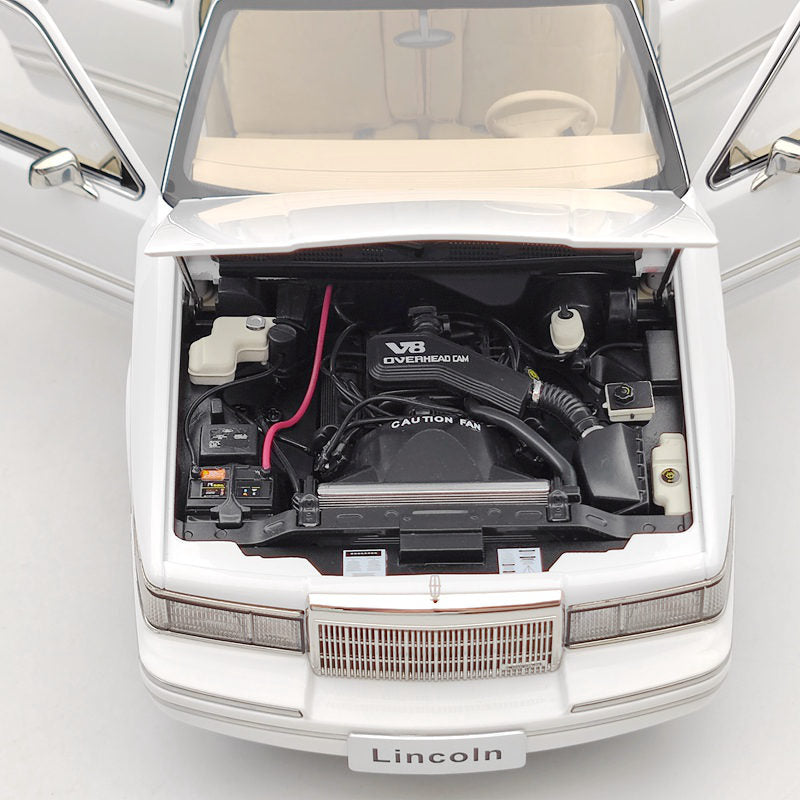 1/18 Lincoln Towncar V8 1993-1995 Super Diecast model (Leather seat) White