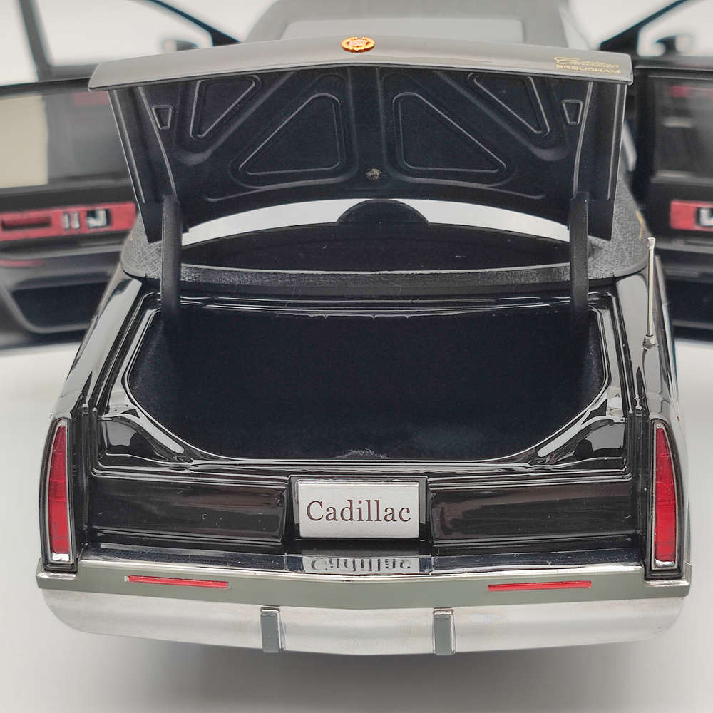 GM 1:18 Cadillac Fleetwood Long Wheelbase Diecast Model Gold LOGO Limited 99pcs Toys Car Gift