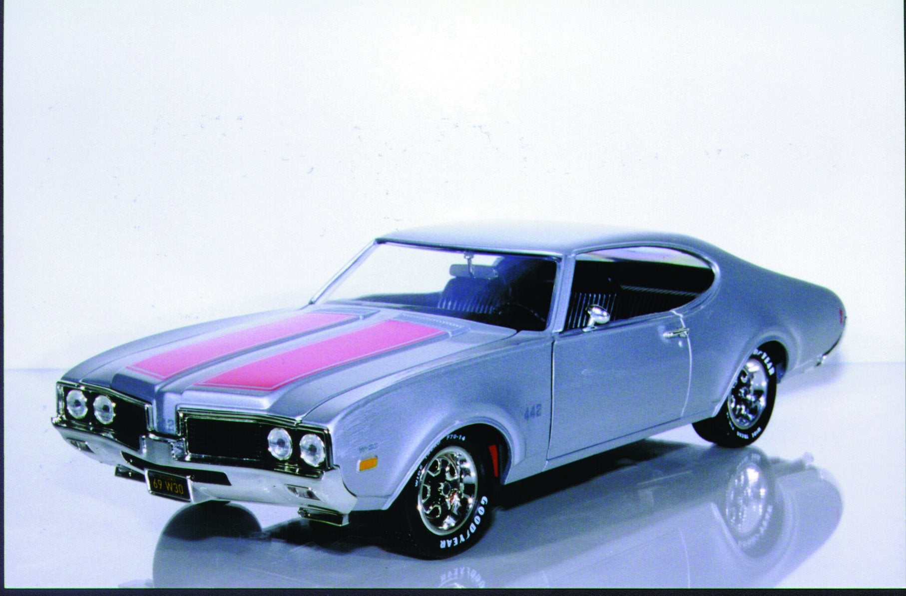 1:18 Ertl Oldsmobile '69 4-4-2 W-30