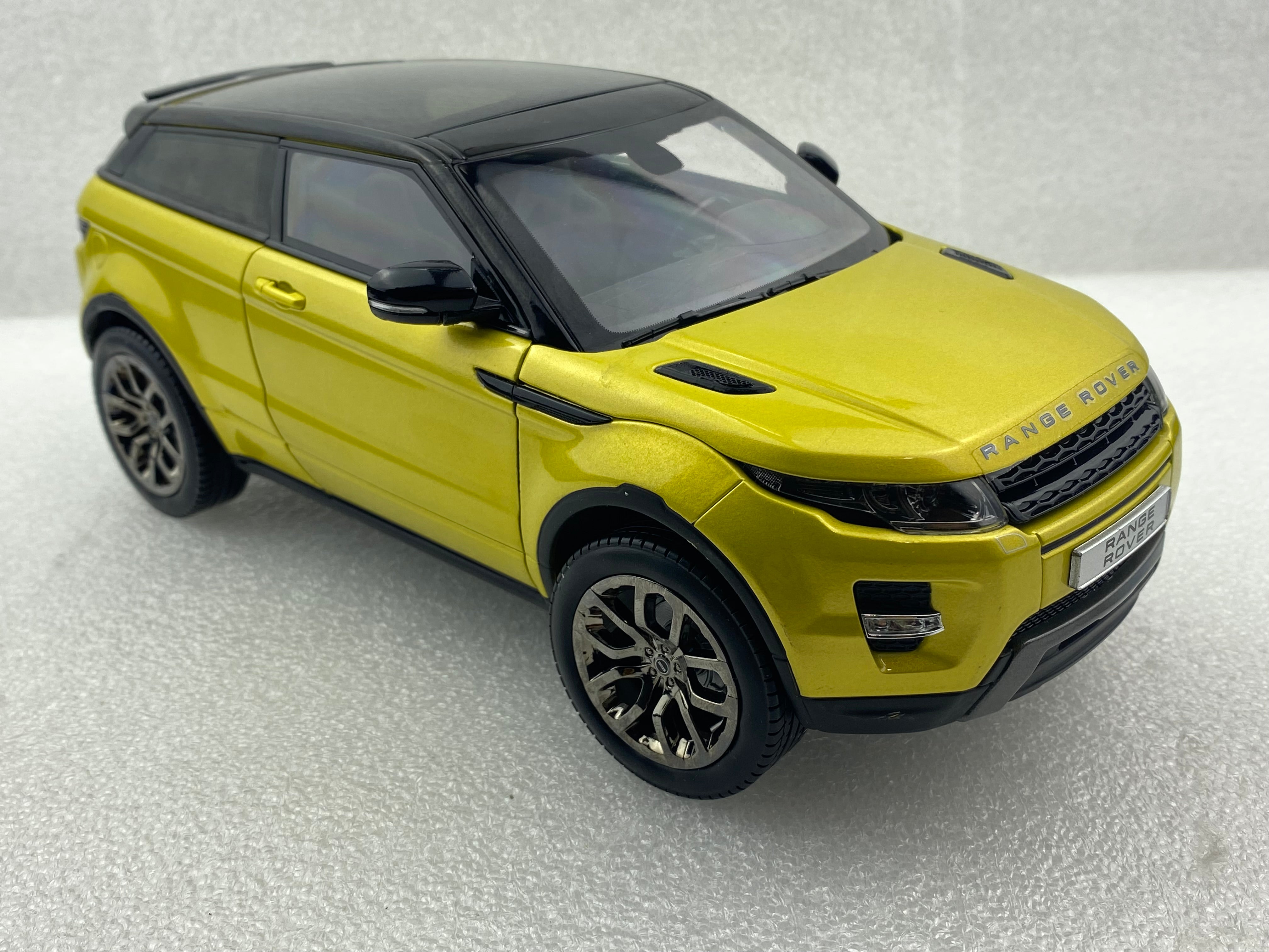 GTAutos 1:18 Range Rover Evoque Yellow GTA11003Y (Clearance Final Sale)