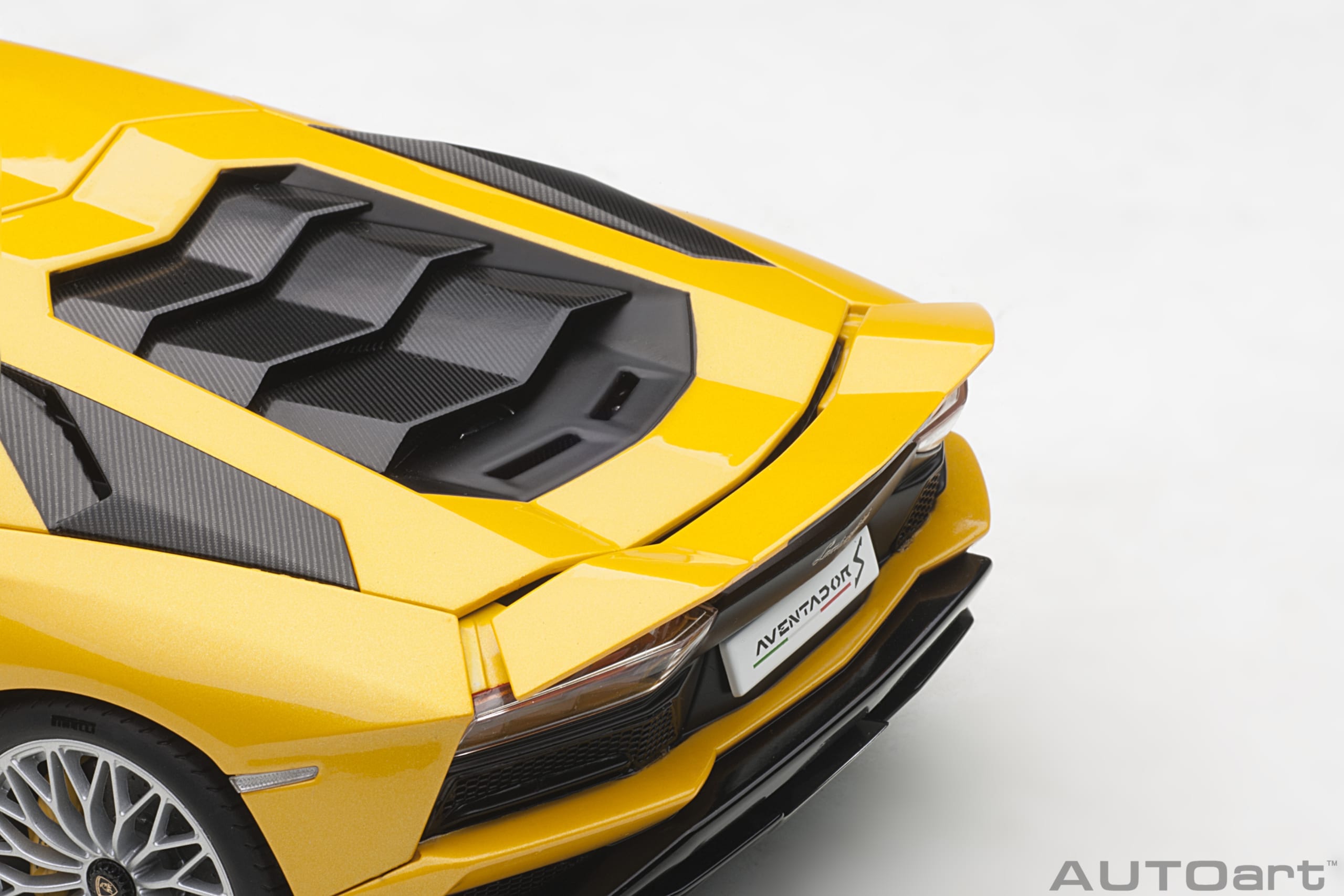 AUTOart 1:18 Lamborghini Aventador S (Yellow Orion) 79132