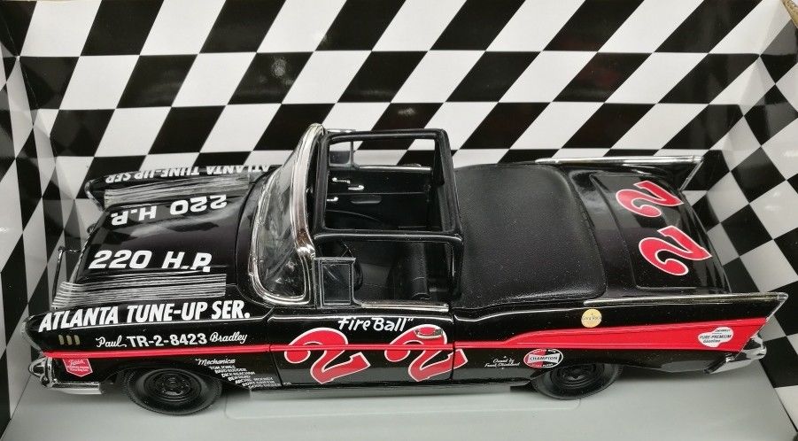 1:18 Ertl Chevy Bel Air '57 Convertible #22 'Fireball Roberts'