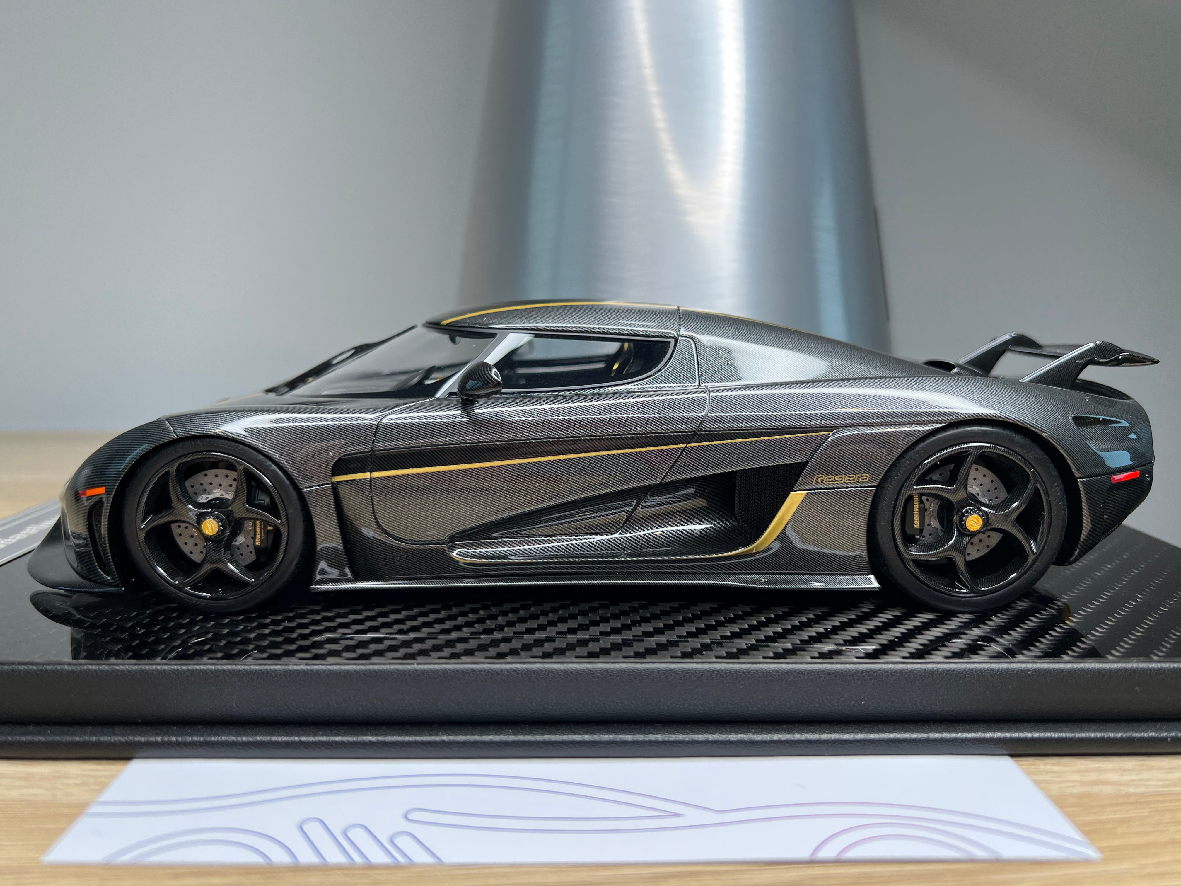 Koenigsegg Regera Golden Knight - 1:18
