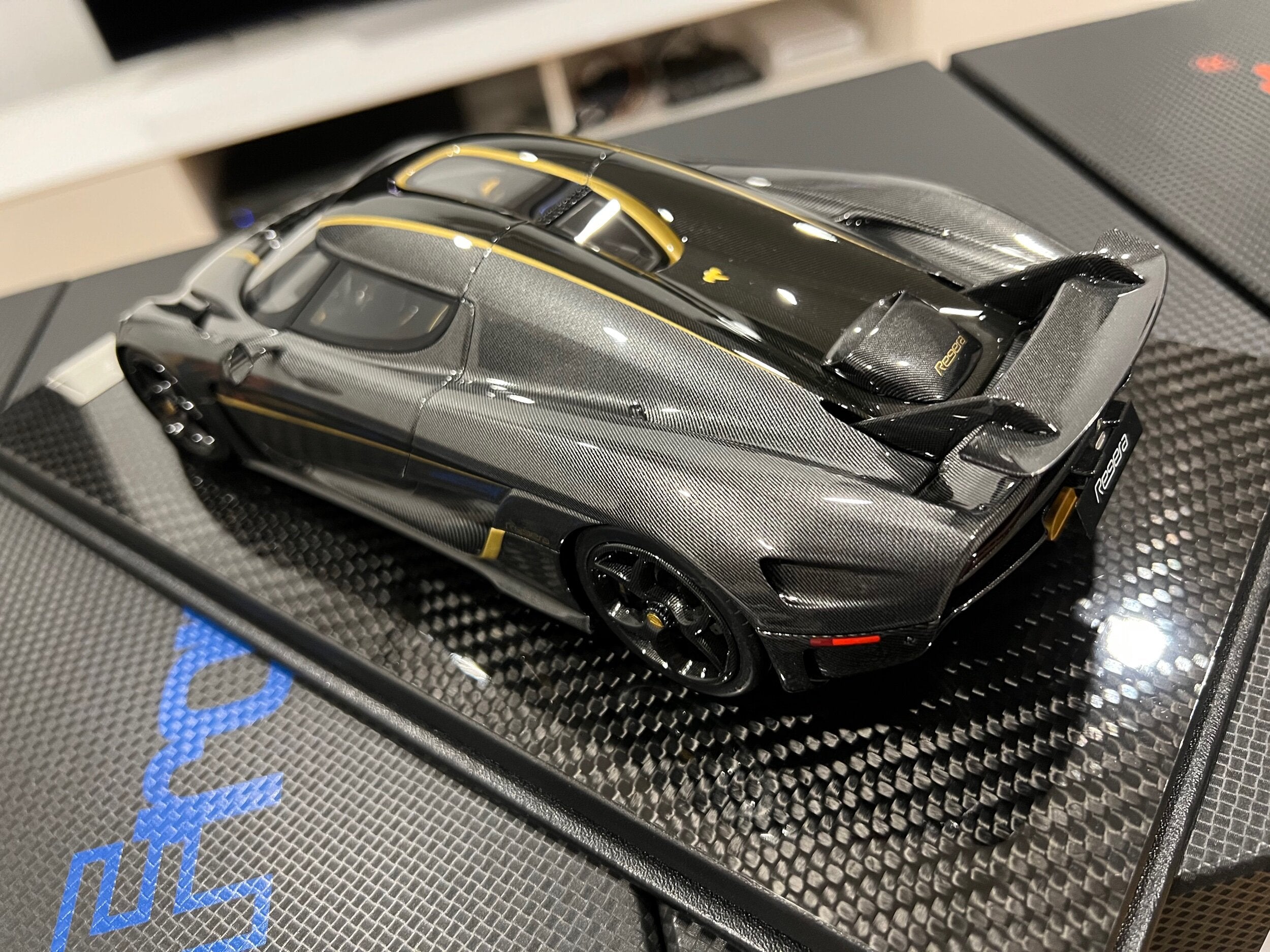 Koenigsegg Regera Golden Knight - 1:18