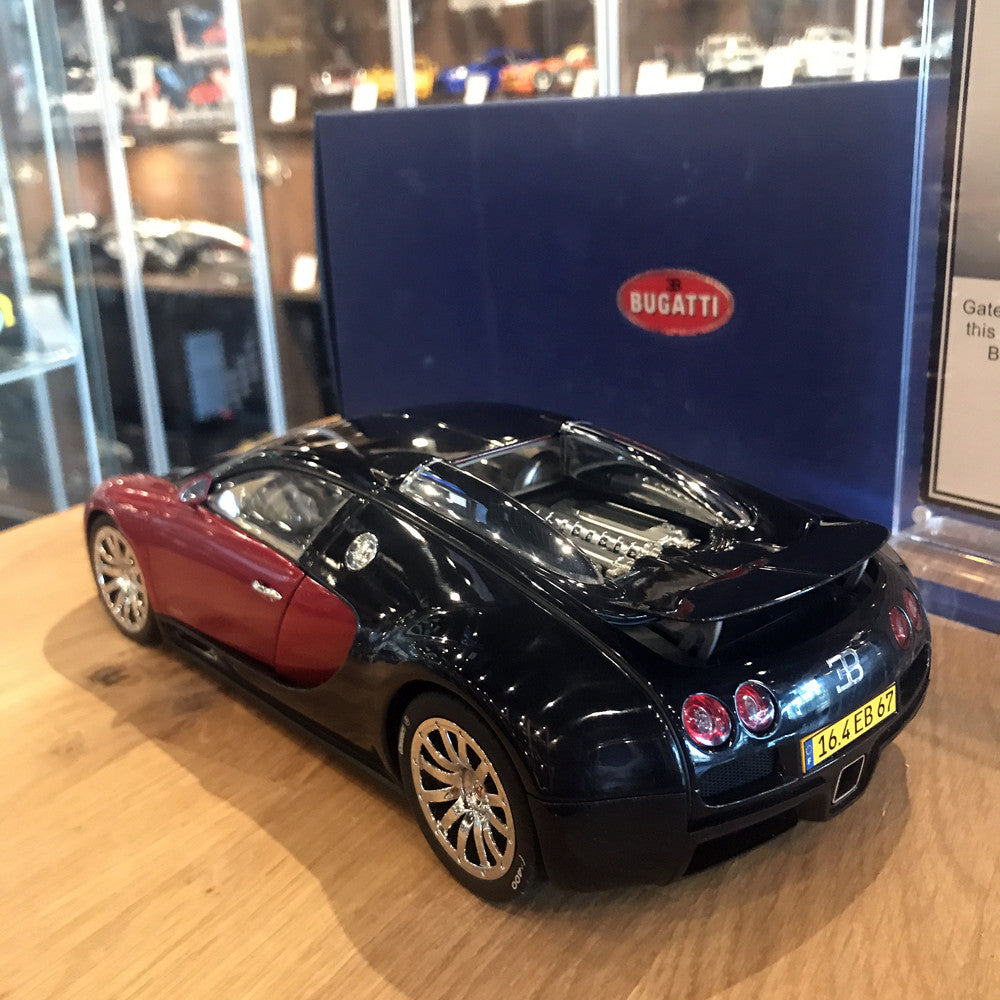 AUTOart 1:18 Bugatti EB 16.4 Veyron (FrankFurt 2001)  red/black first version 70901
