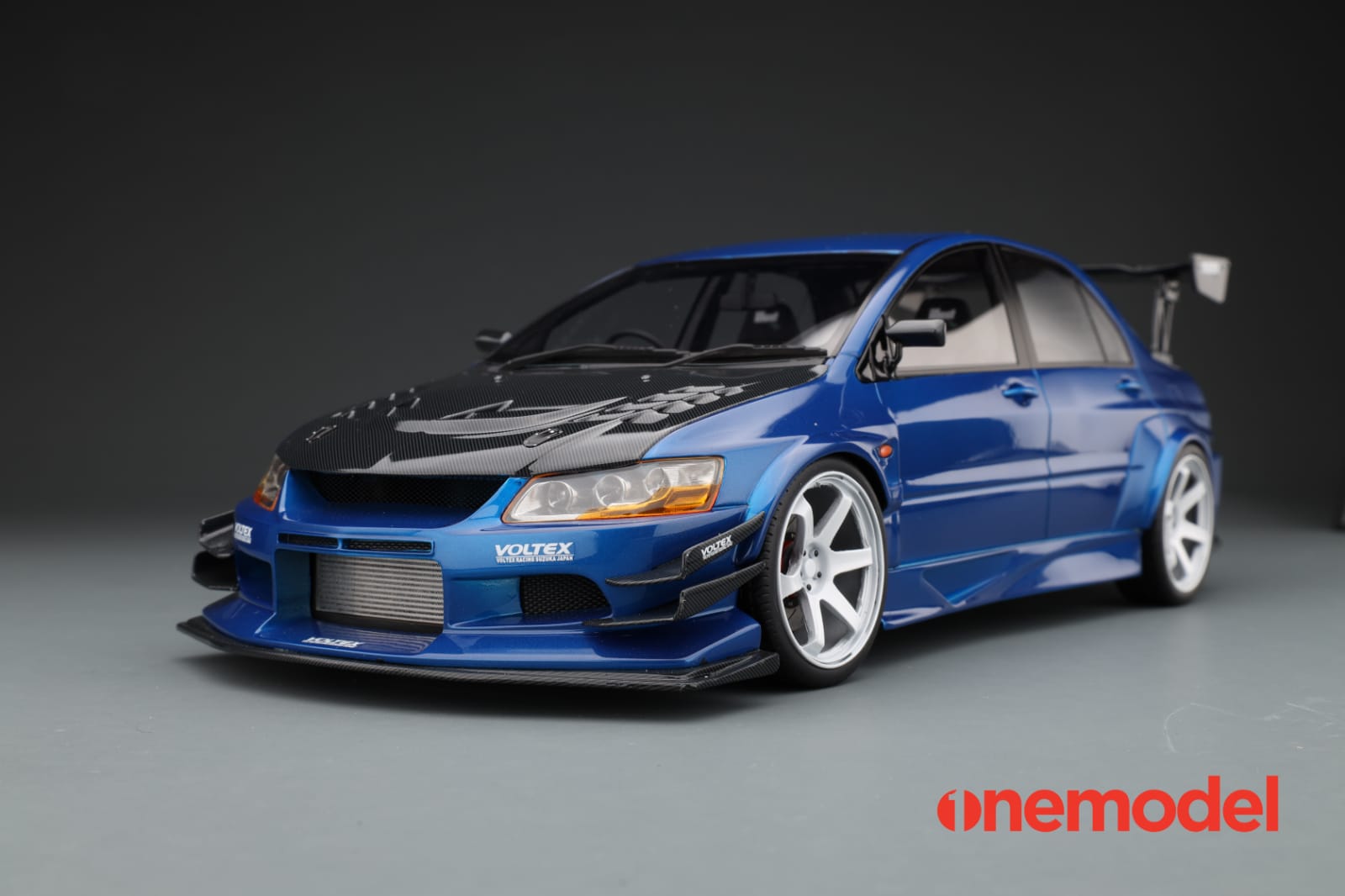 One Model 1:18 Mitsubishi Lancer Evolution IX Voltex with Carbon Bonnet in Blue