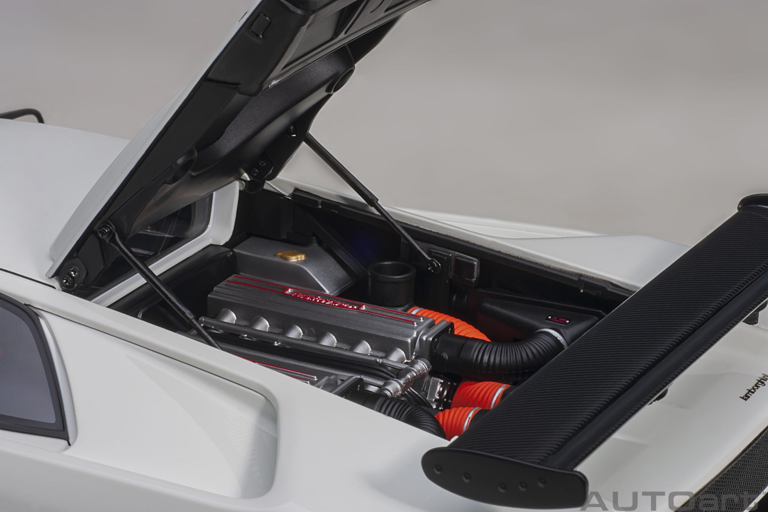 AUTOart 1:18 Lamborghini Diablo SV-R (Impact White) 79149