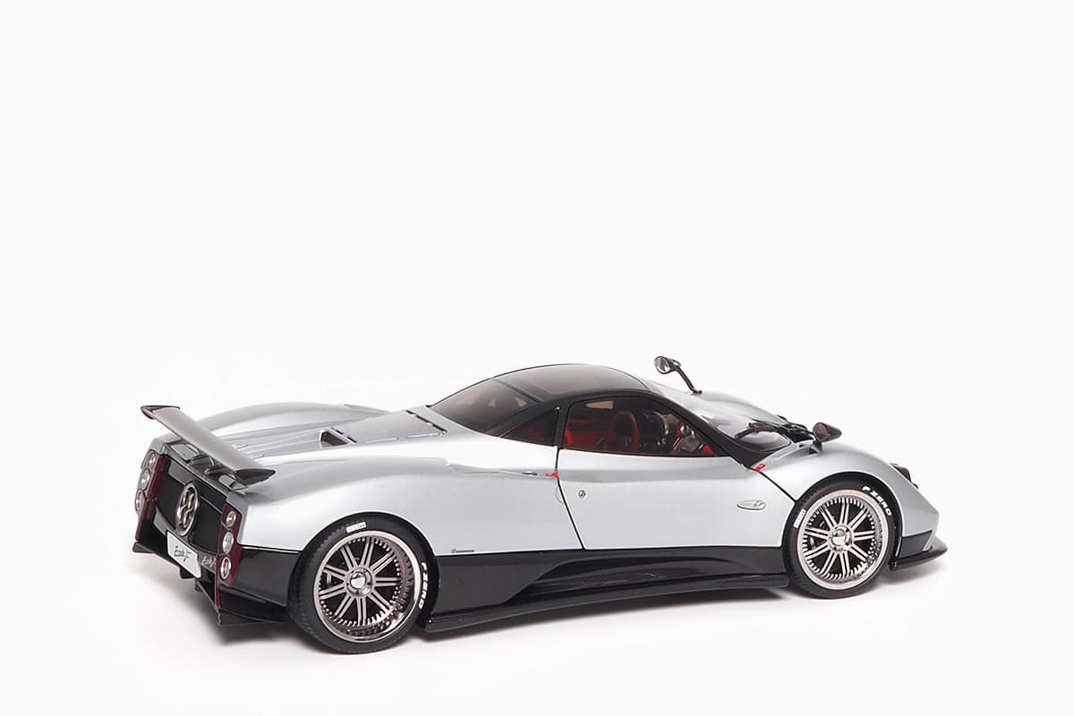 Pagani Zonda F 2005 Street Version 1:18 by Almost Real