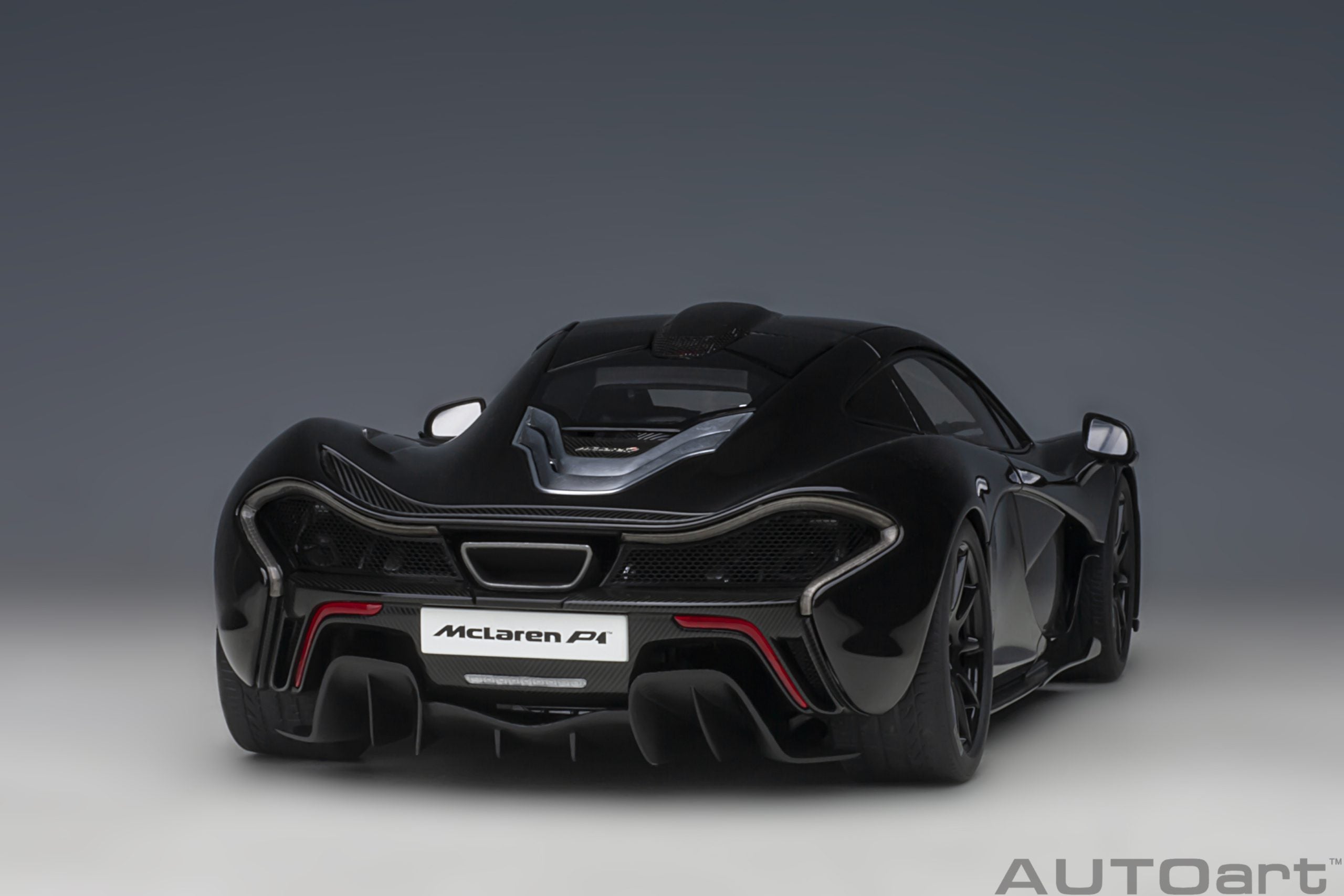 AUTOart 1:18 McLaren P1 (Fire Black) 76065