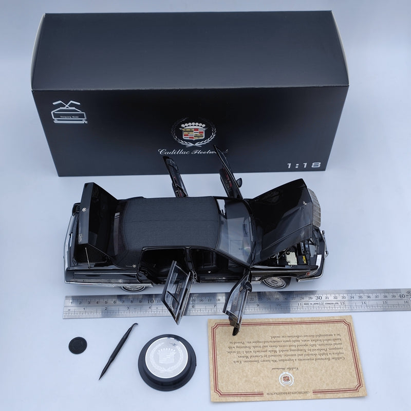 GM 1:18 1993 Cadillac Fleetwood Sedan Black Diecast Model Car Edition Collection