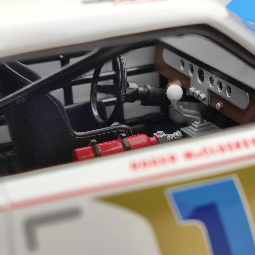 1/18 1970 Plymouth Superbird Race Car #1 Roger Mccluskey Winged Warriors #29530P Diecast Model Car Limited Edition Collection Auto  Toys Christmas Gifts