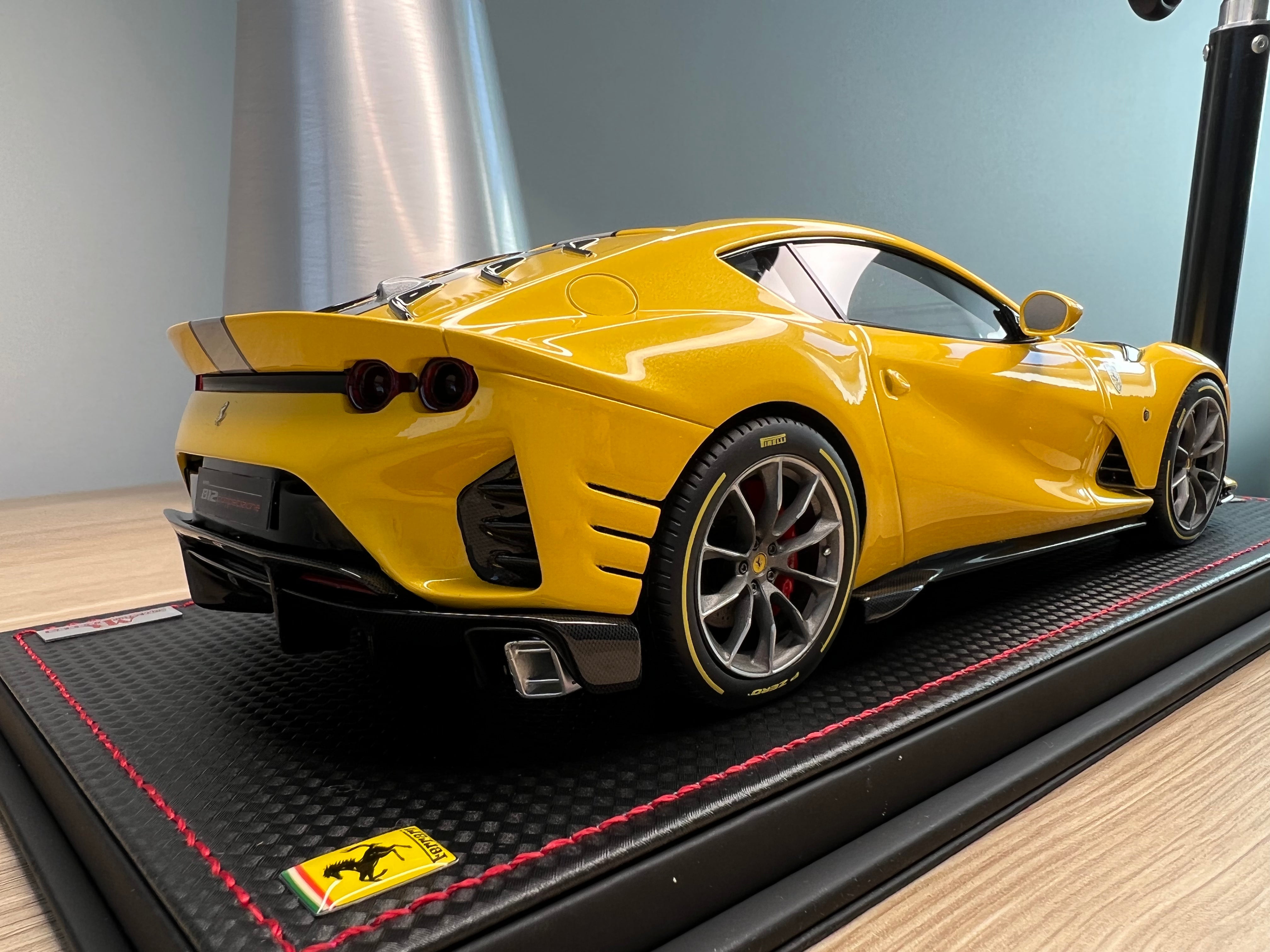 Ferrari 812 Competizione - Giallo Tristrato - 1:18