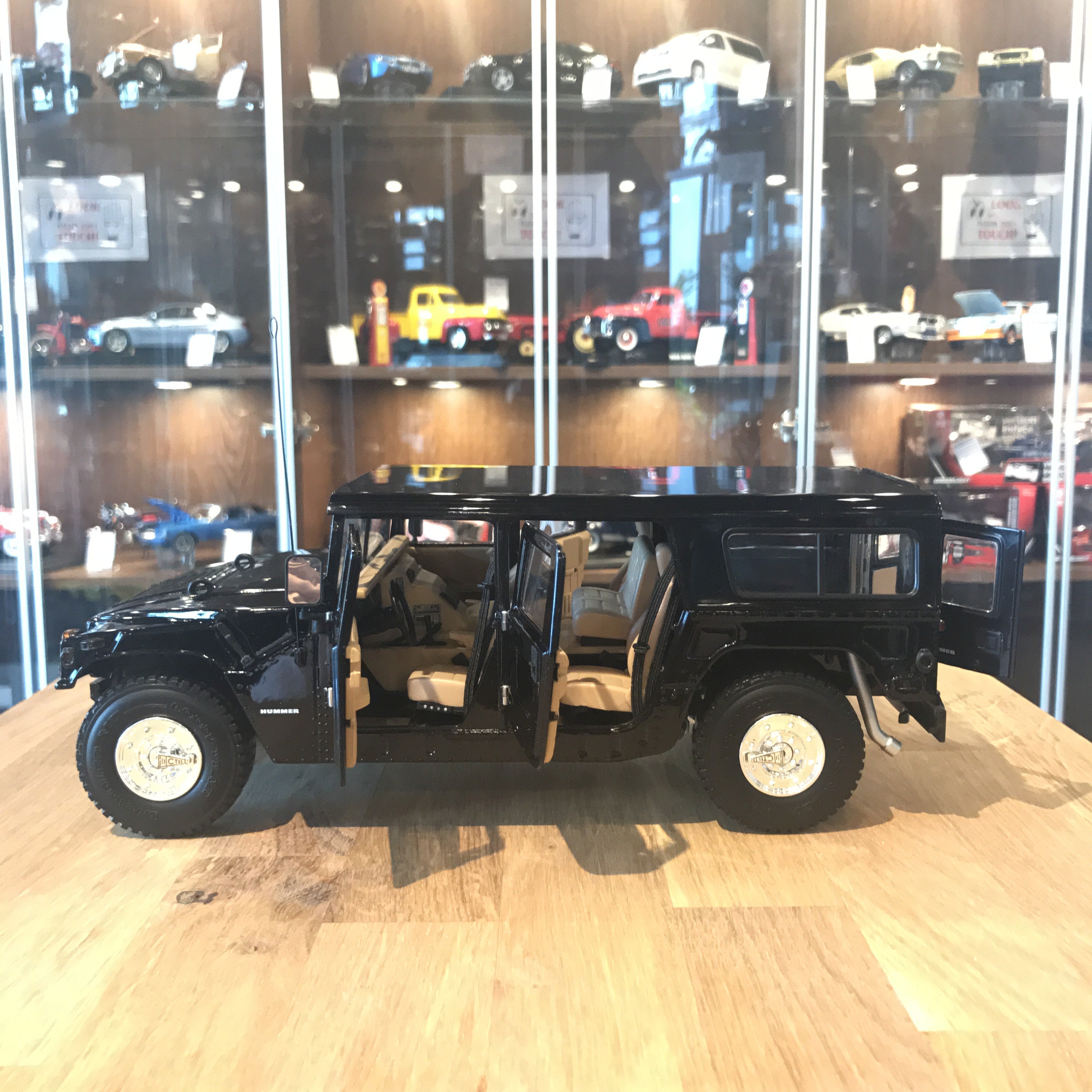 Exoto 1/18 1995 Am General Hummer H1 Wagon Black TDT01803