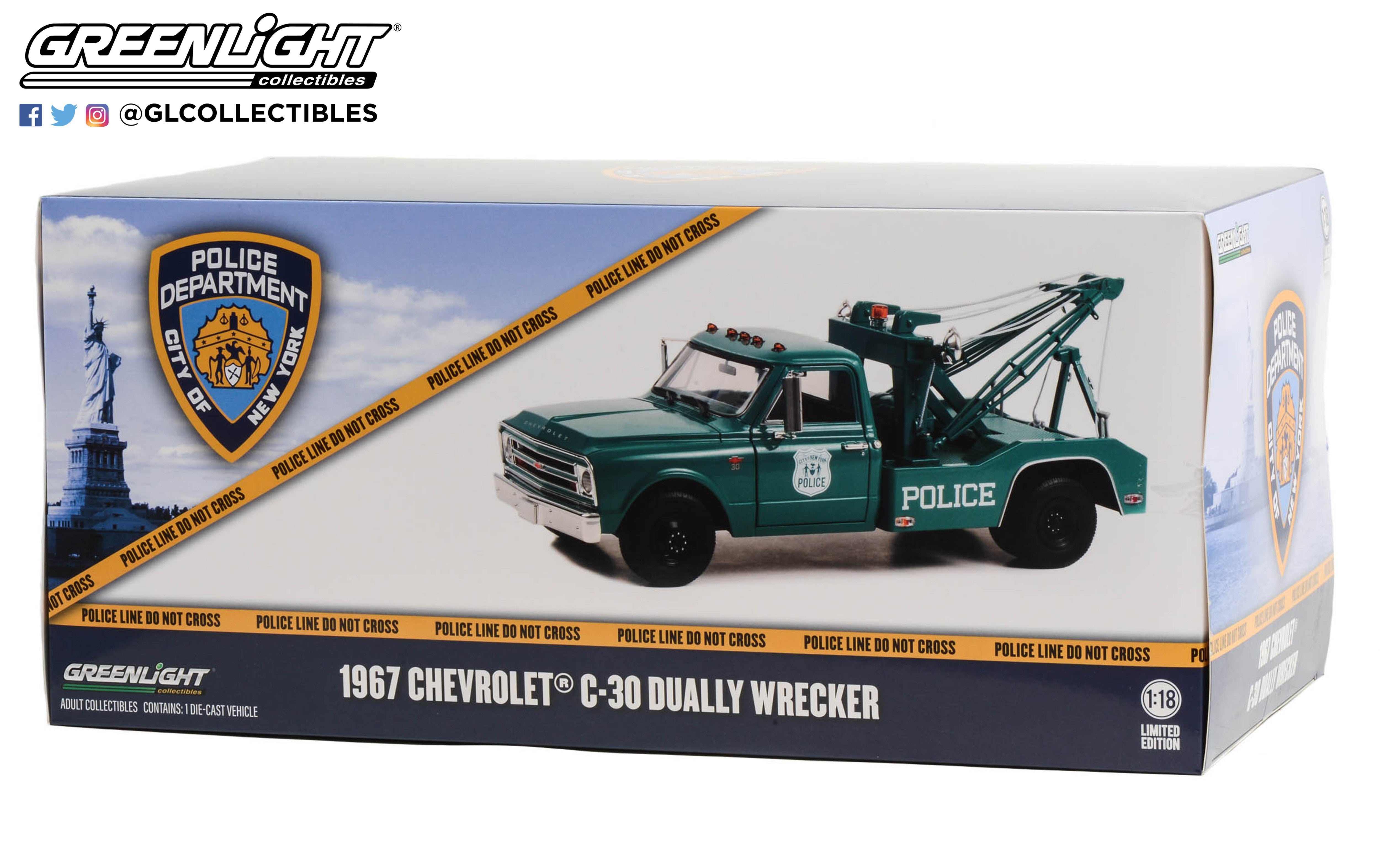 GreenLight 1:18 1967 Chevrolet C-30 Dually Wrecker - New York City Police Department (NYPD) 13652