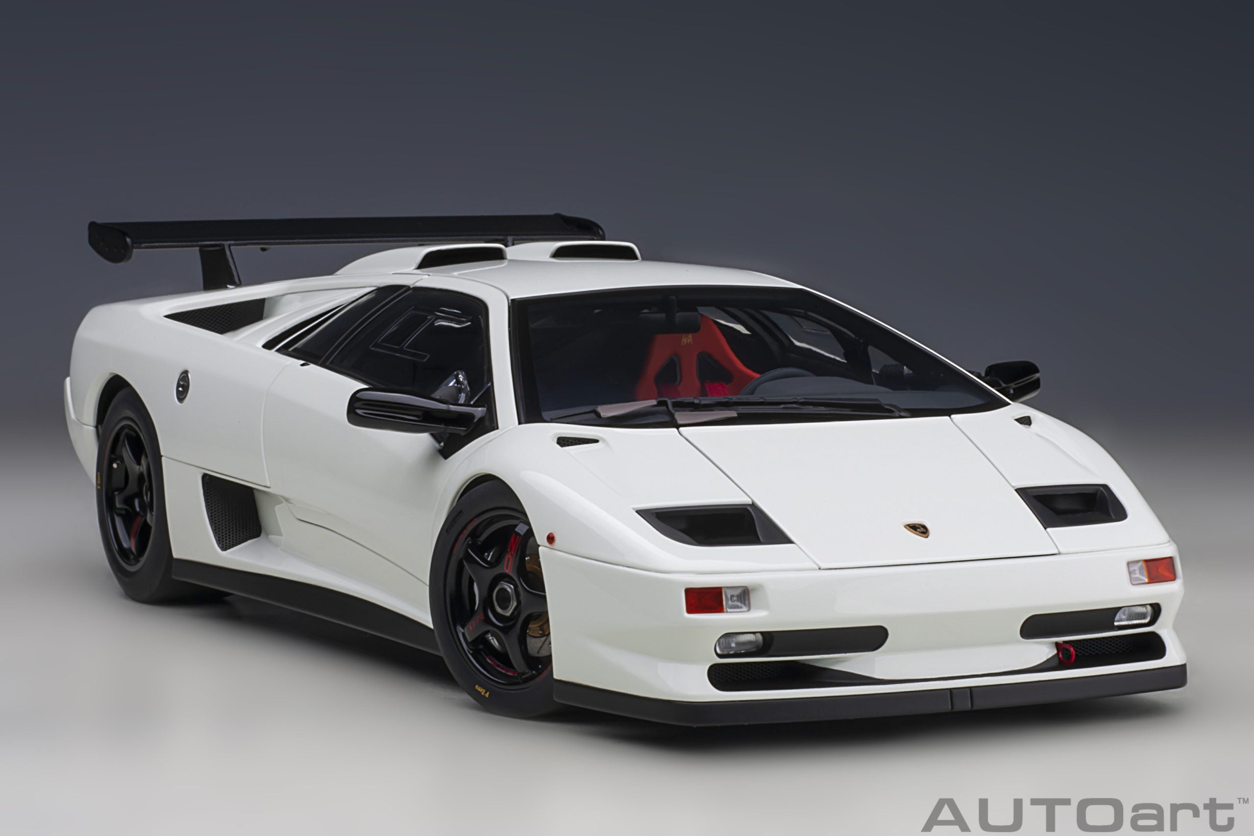 AUTOart 1:18 Lamborghini Diablo SV-R (Impact White) 79149